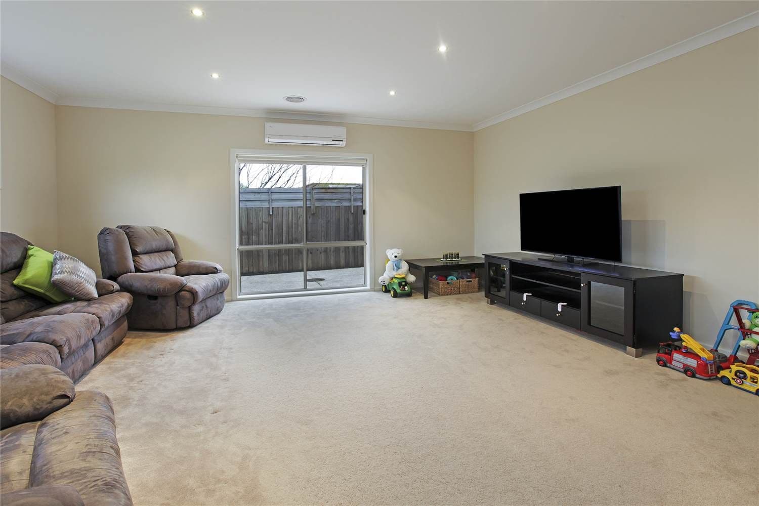 19 Canterbury Road East, LARA VIC 3212, Lara - Thumbnail 2