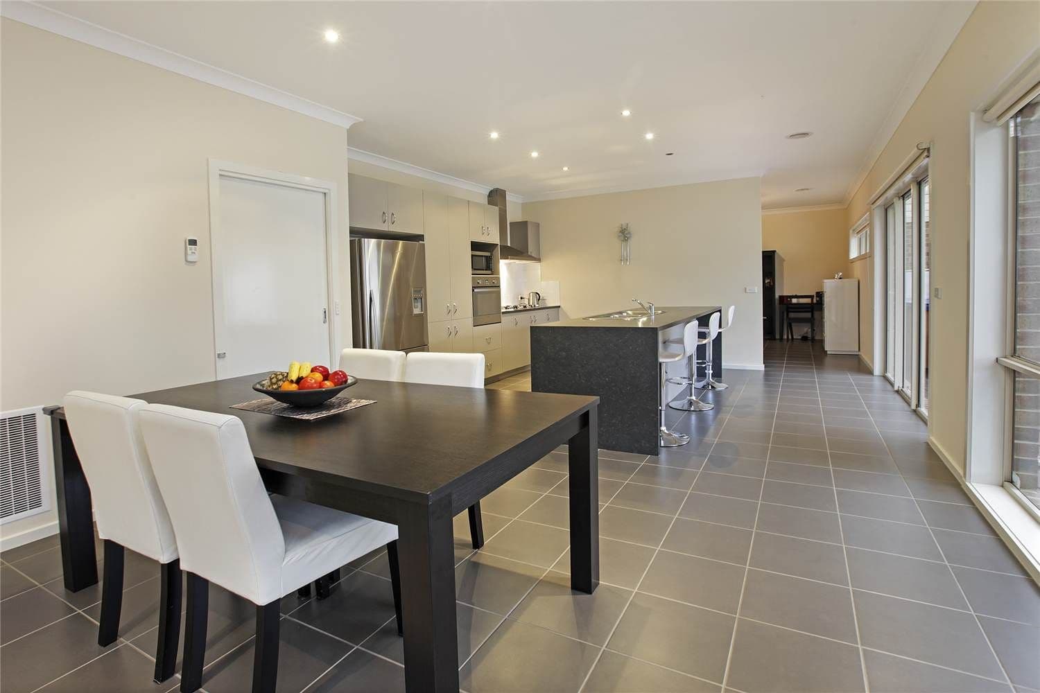 19 Canterbury Road East, LARA VIC 3212, Lara - Thumbnail 4