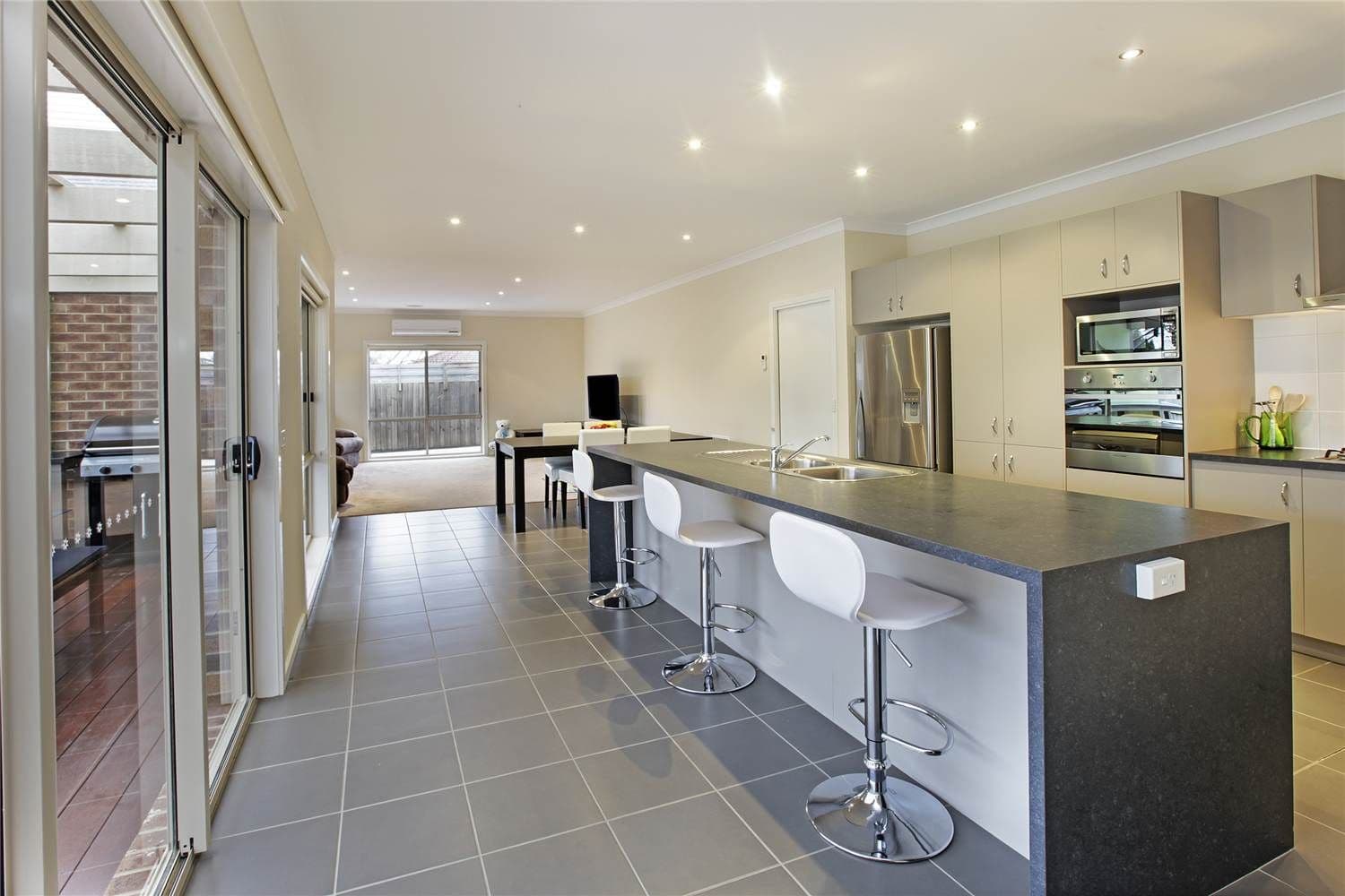 19 Canterbury Road East, LARA VIC 3212, Lara - Thumbnail 5