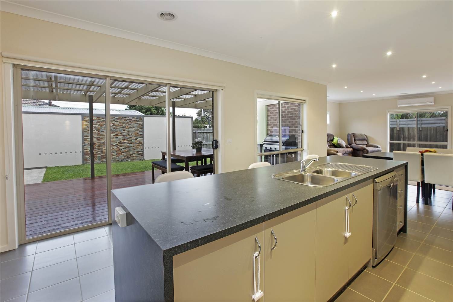 19 Canterbury Road East, LARA VIC 3212, Lara - Thumbnail 6
