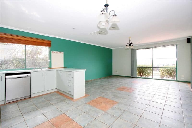 18 Farmhouse Court, SYDENHAM VIC 3037, Sydenham - Thumbnail 2