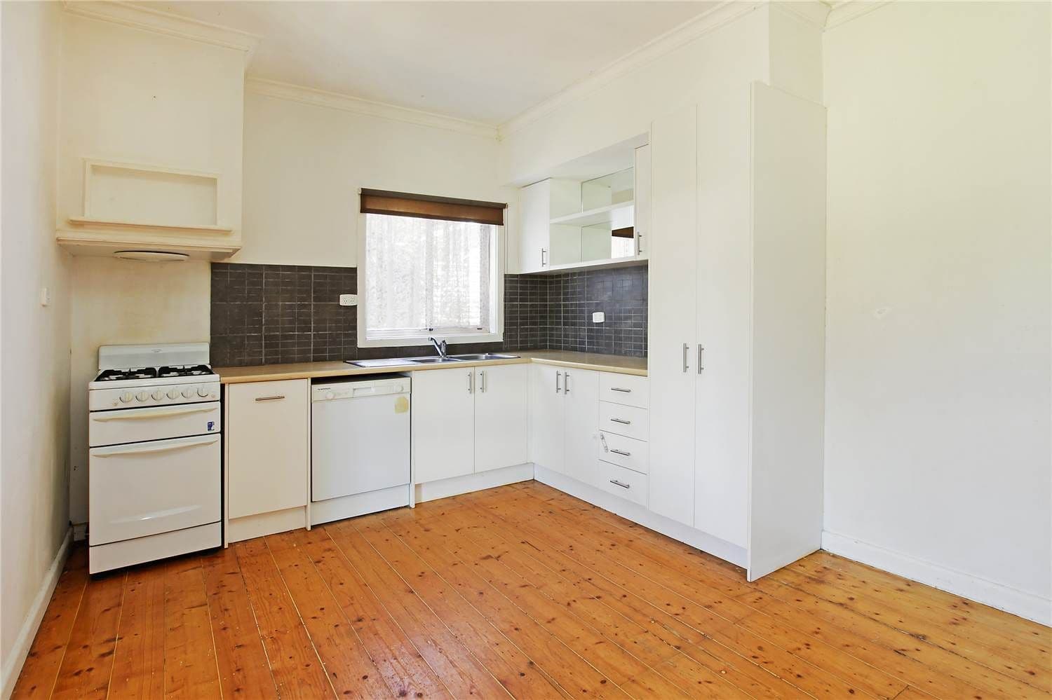 20 Robertson Street, EAST GEELONG VIC 3219, East Geelong - Thumbnail 4