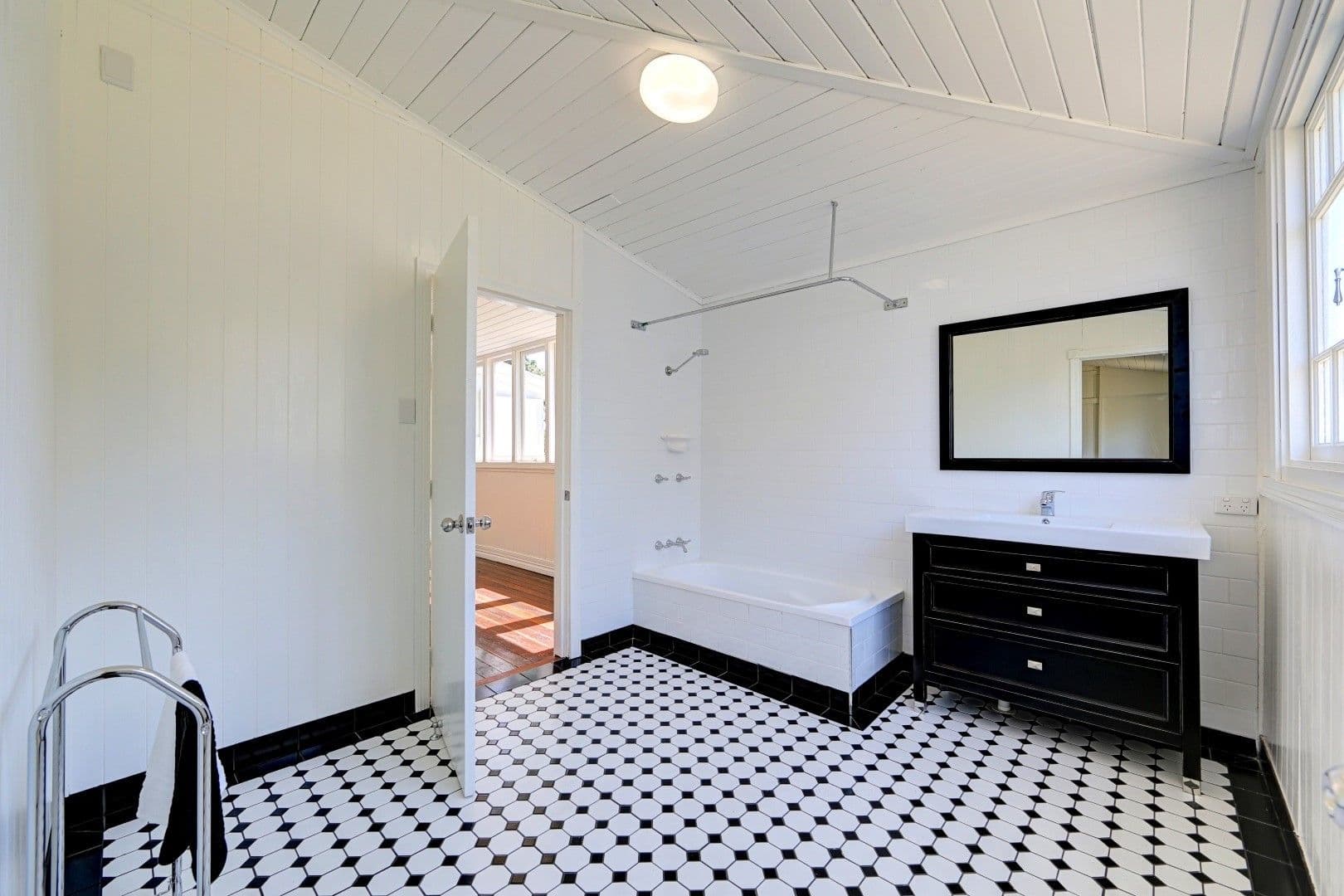 6 Rossolini Street, BUNDABERG SOUTH QLD 4670, Bundaberg South - Thumbnail 2