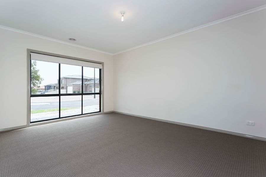 44 Howardson Circuit, ST ALBANS VIC 3021, St Albans - Thumbnail 2
