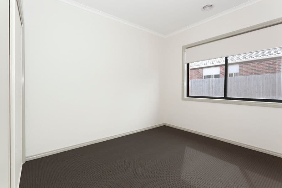 44 Howardson Circuit, ST ALBANS VIC 3021, St Albans - Thumbnail 4