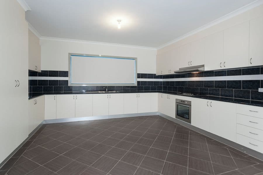 44 Howardson Circuit, ST ALBANS VIC 3021, St Albans - Thumbnail 6