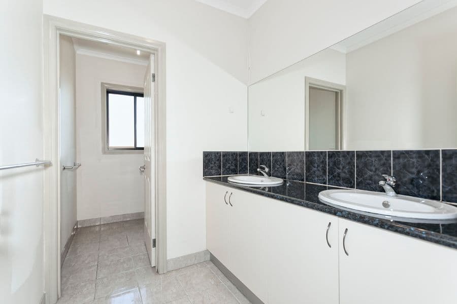 44 Howardson Circuit, ST ALBANS VIC 3021, St Albans - Thumbnail 8