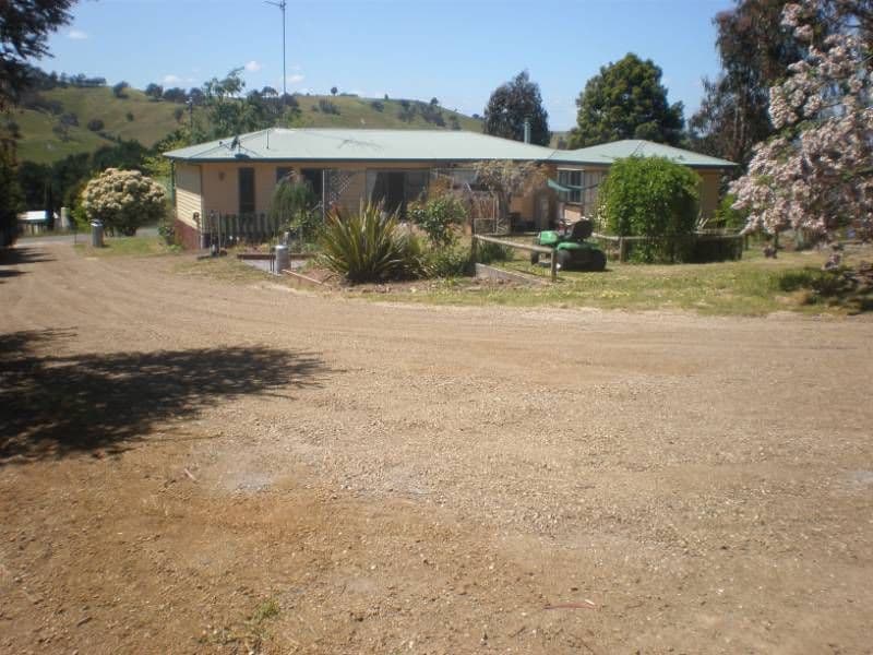 4 Cooke Drive, PYALONG VIC 3521, Pyalong - Thumbnail 2