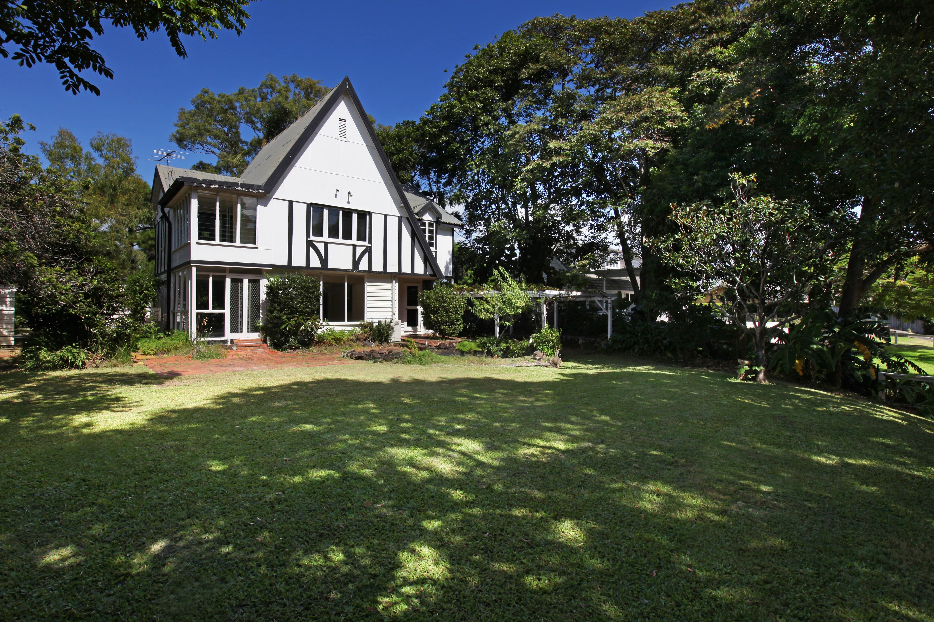 86-88 Savoy Drive, Broadbeach Waters QLD 4218, Broadbeach Waters - Thumbnail 3