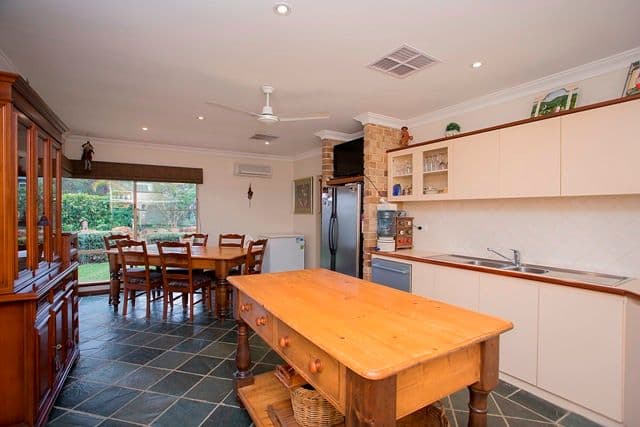 14 Gilbert Road, LESMURDIE WA 6076, Lesmurdie - Thumbnail 6