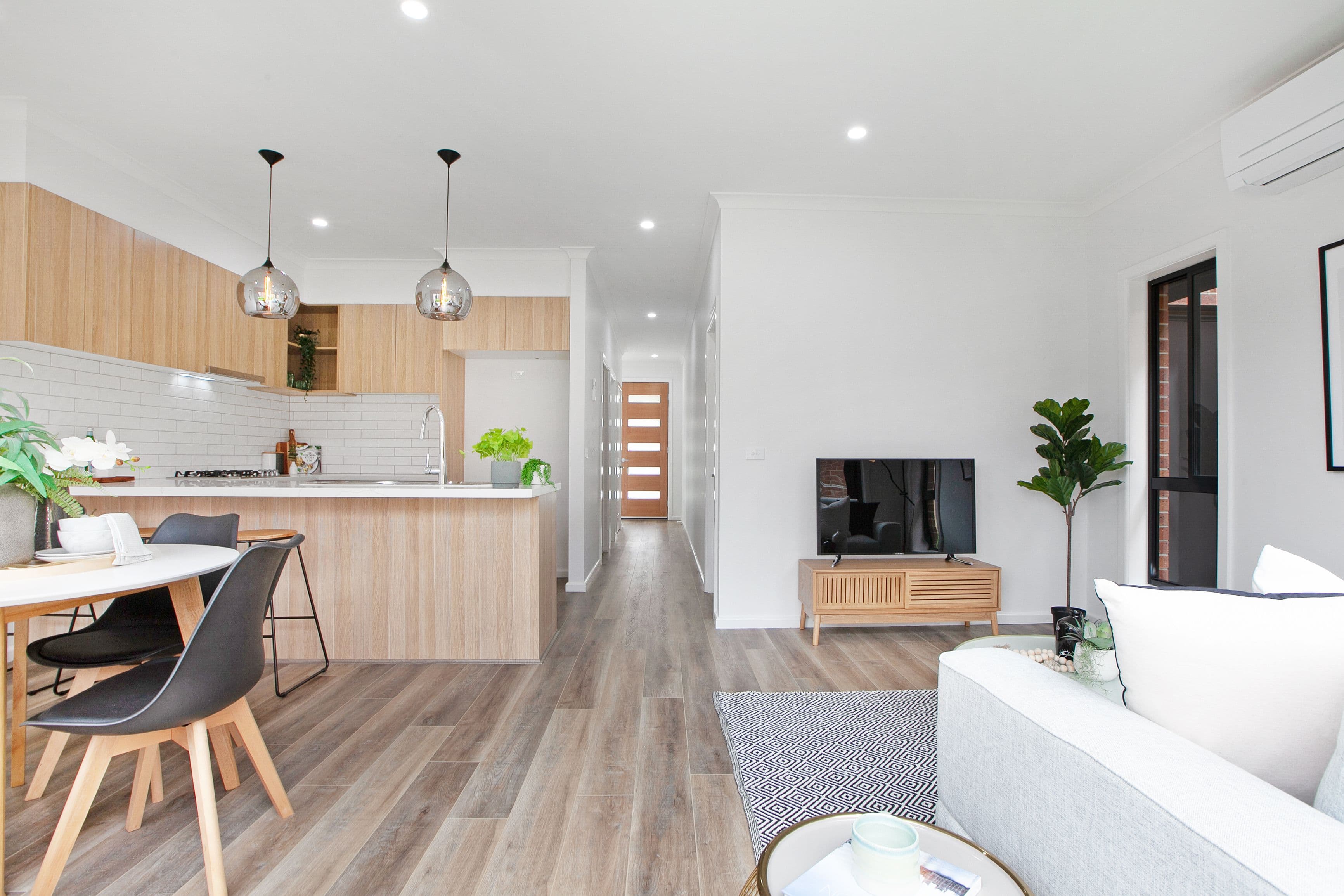 124 Rathcown Road, Reservoir VIC 3073, Reservoir - Thumbnail 2