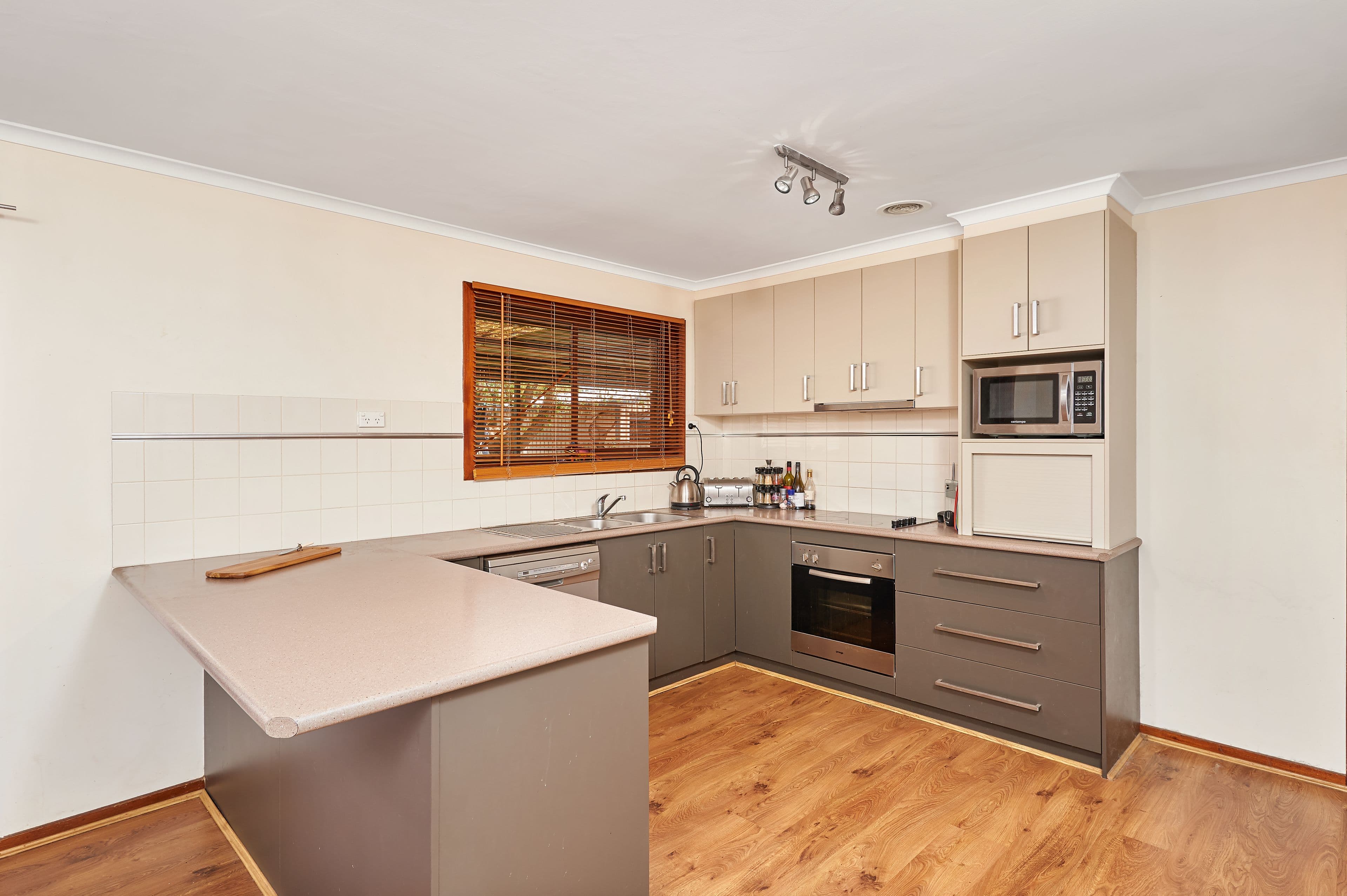 38 Bandera Avenue, Glenfield Park - Thumbnail 2