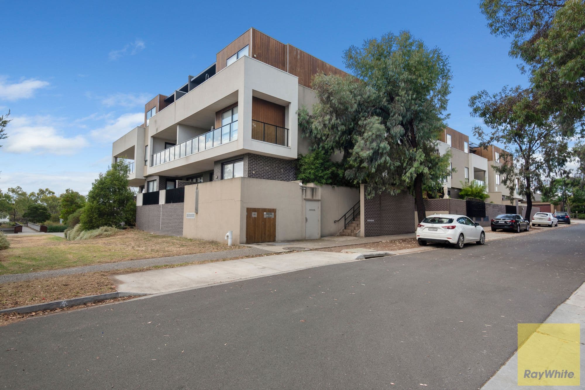 2-10 Monckton Place, Caroline Springs VIC 3023, Caroline Springs - Thumbnail 2