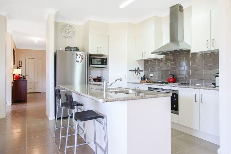8 Alluvial Street, Rutherglen VIC 3685, Rutherglen - Thumbnail 2