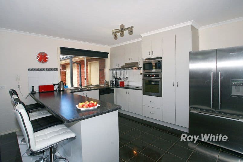 14 Eldershaw Drive, LYNBROOK VIC 3975, Lynbrook - Thumbnail 4