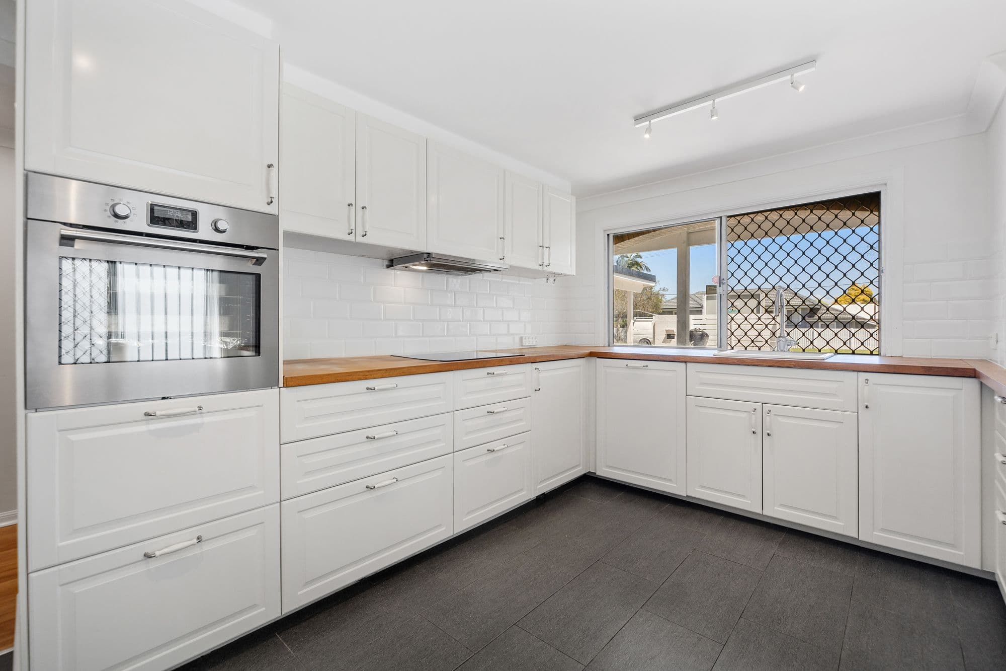 8A Bell Street, Woody Point QLD 4019, Woody Point - Thumbnail 3