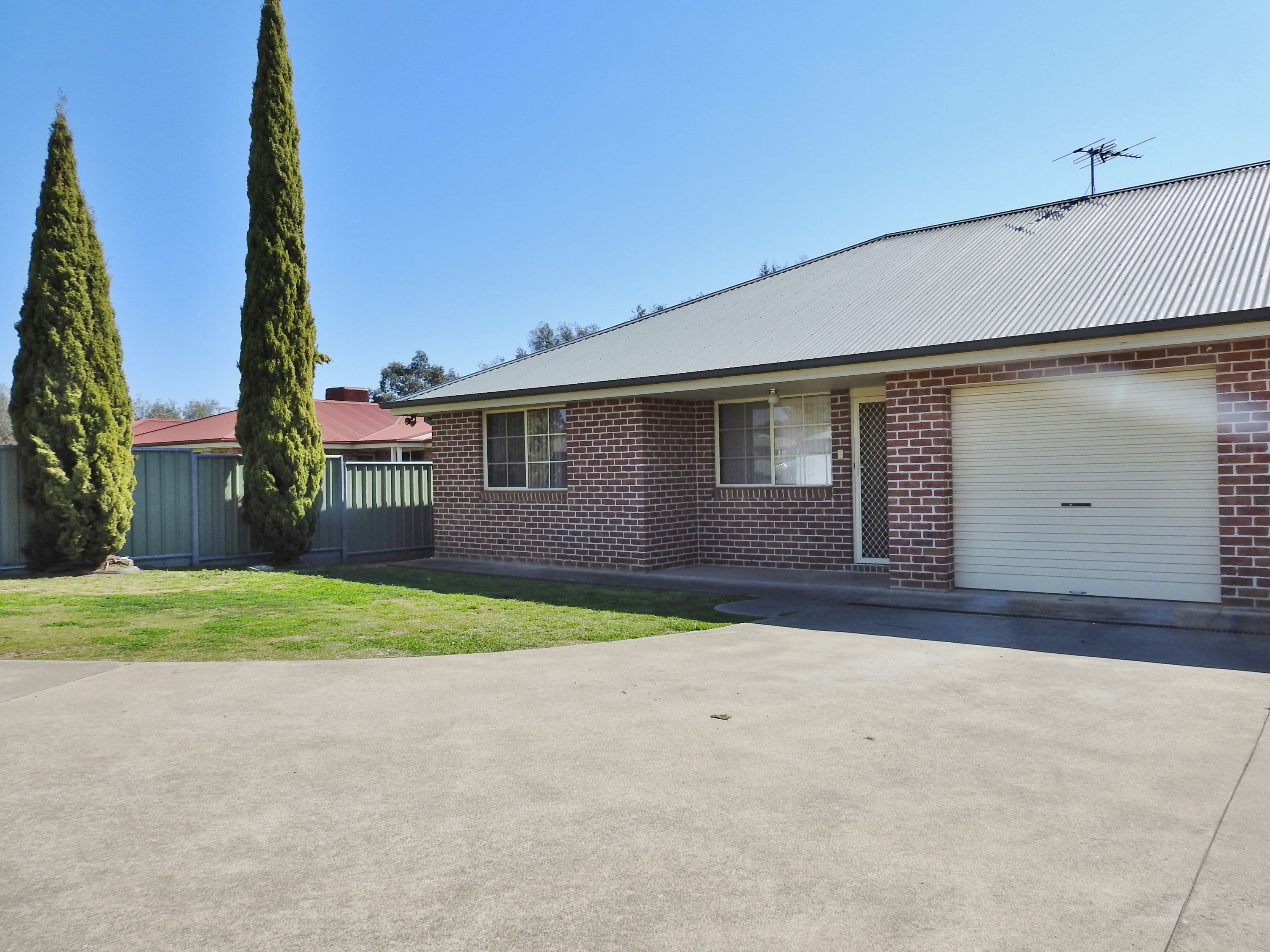 3 Sam Place, Young - Image 1