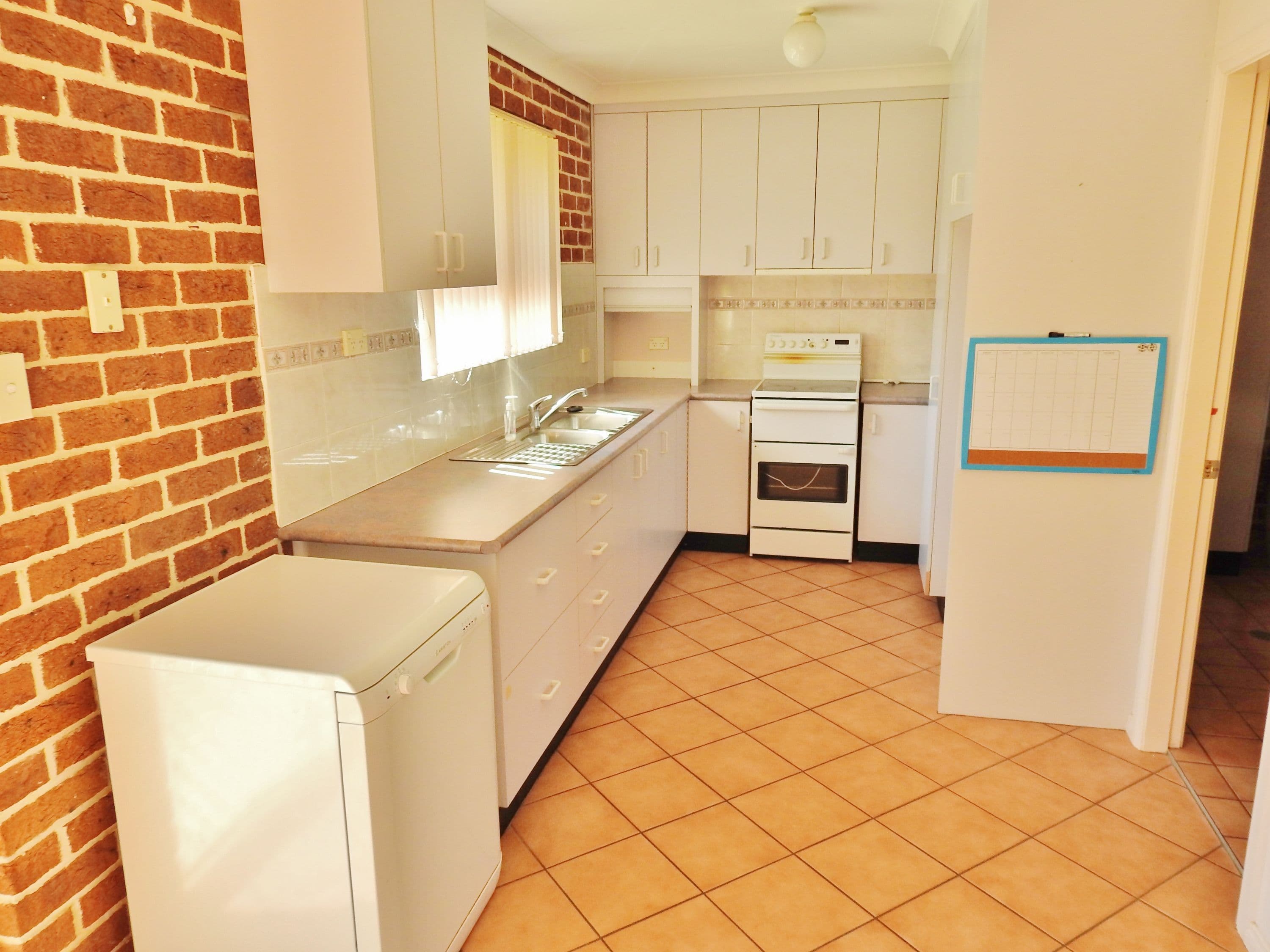 3 Sam Place, Young - Thumbnail 2
