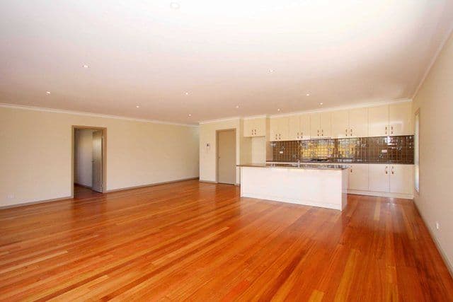 41 Burbank Drive, RESERVOIR VIC 3073, Reservoir - Thumbnail 4