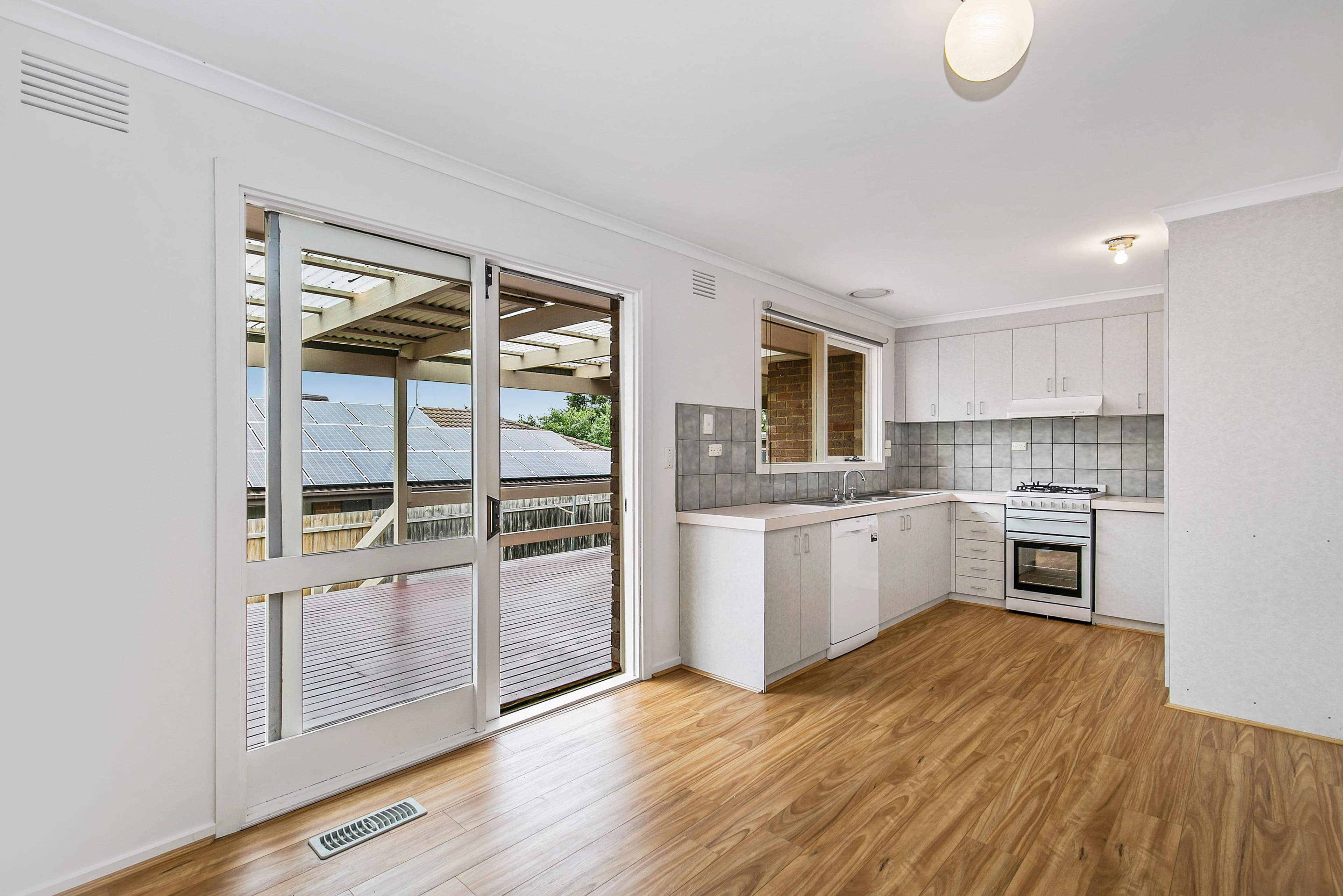 34 William-Perry Close, Endeavour Hills VIC 3802, Endeavour Hills - Thumbnail 2