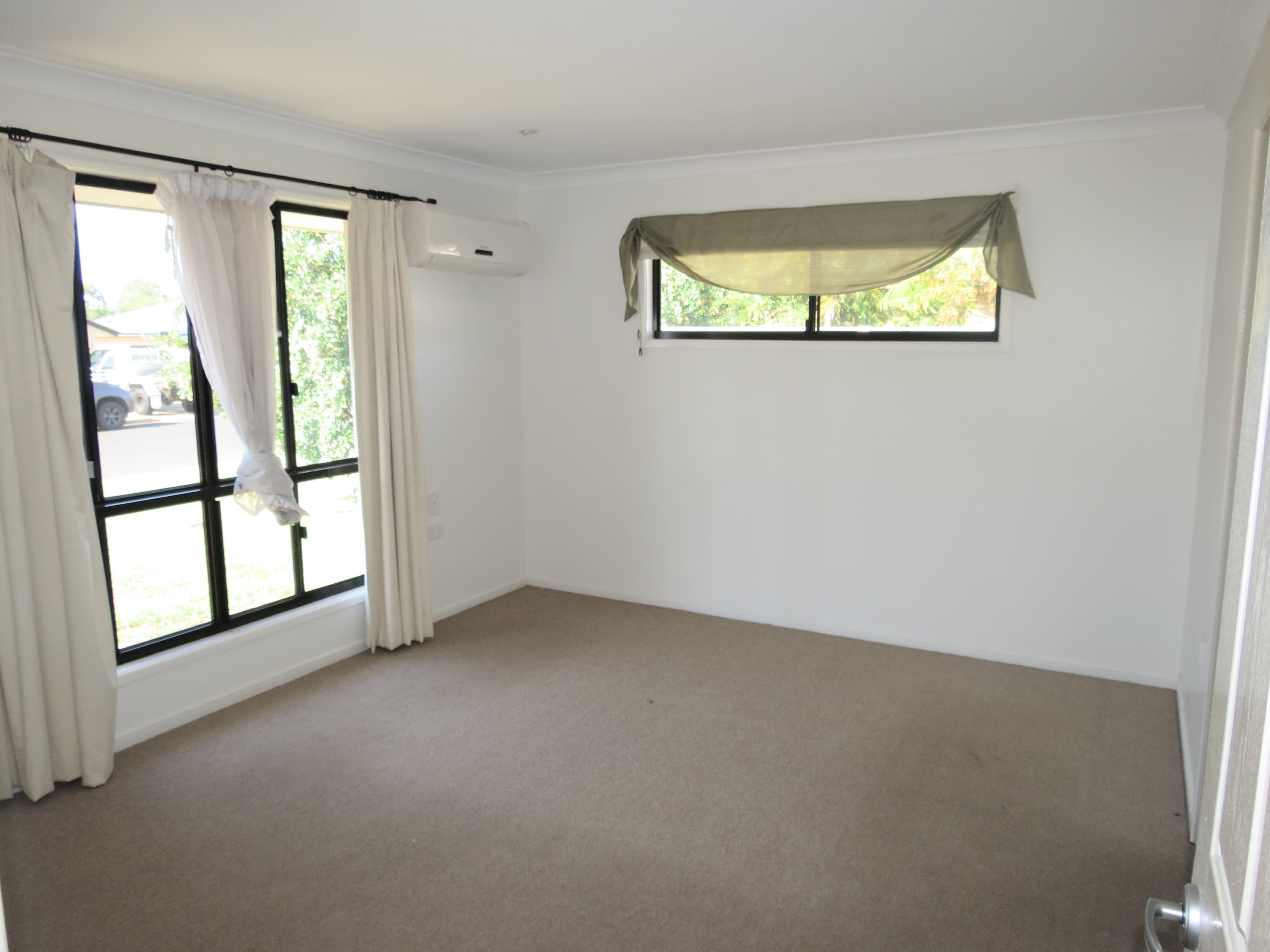 21 Crinum Crescent, Emerald QLD 4720, Emerald - Thumbnail 3