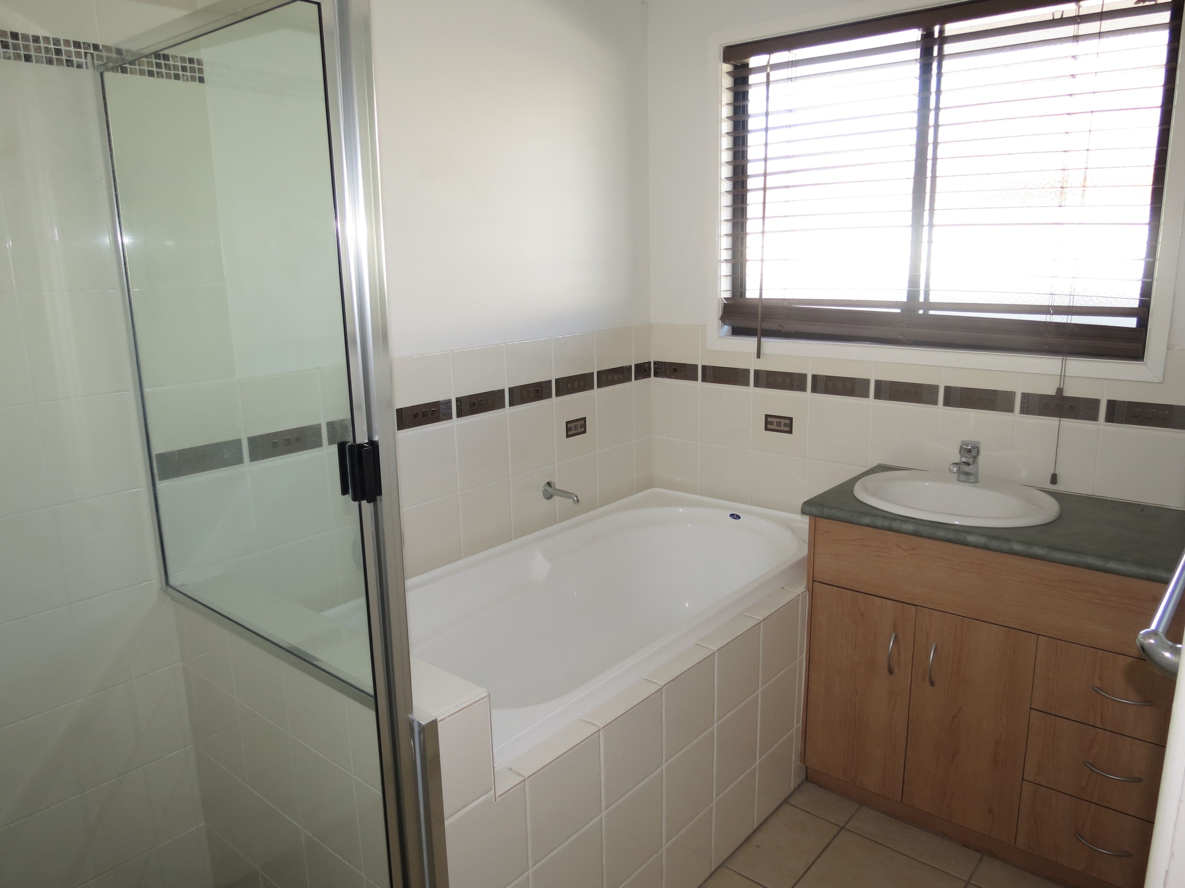 21 Crinum Crescent, Emerald QLD 4720, Emerald - Thumbnail 8
