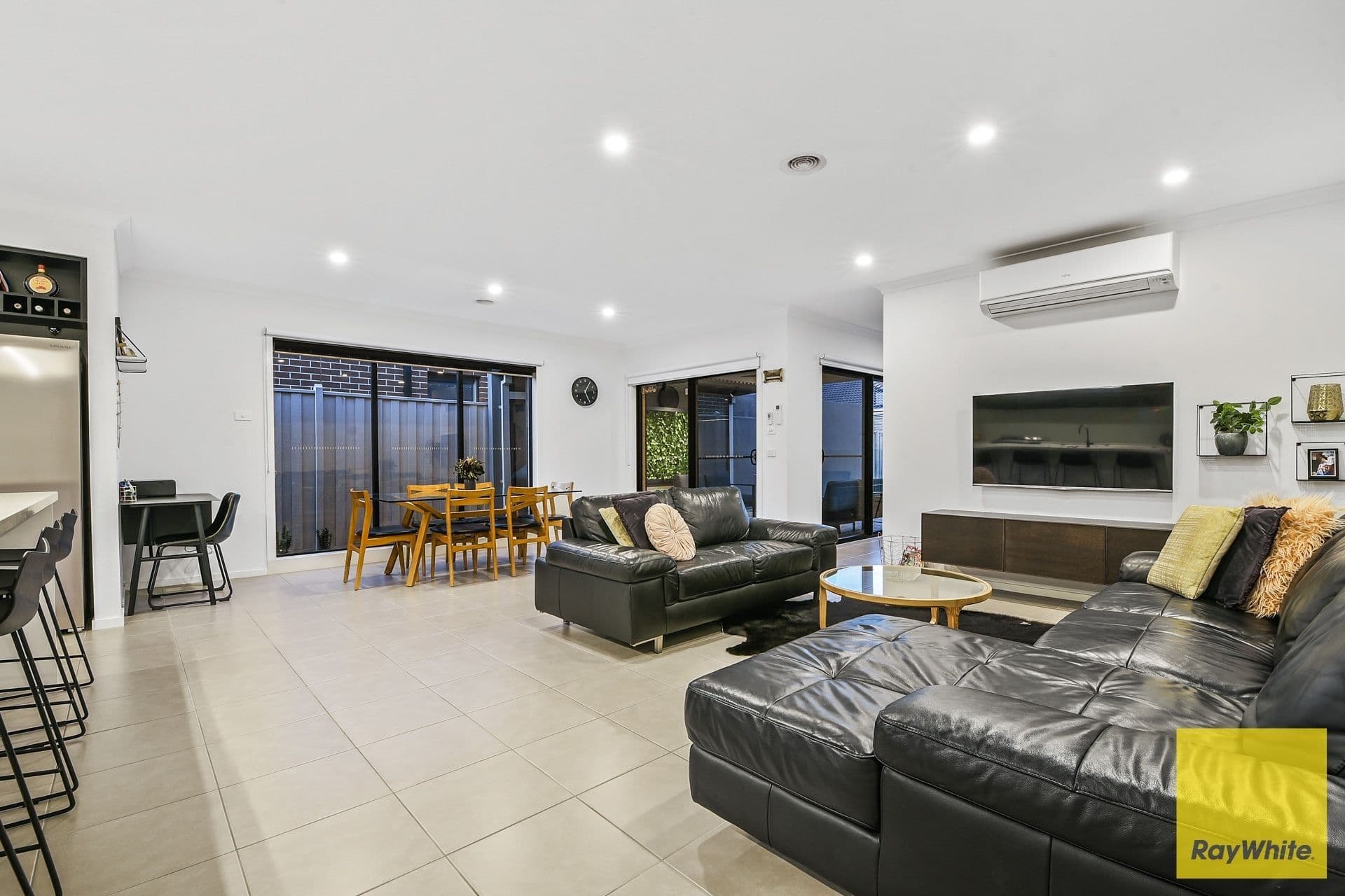 4 Bluebank Avenue, Clyde North VIC 3978, Clyde North - Thumbnail 3