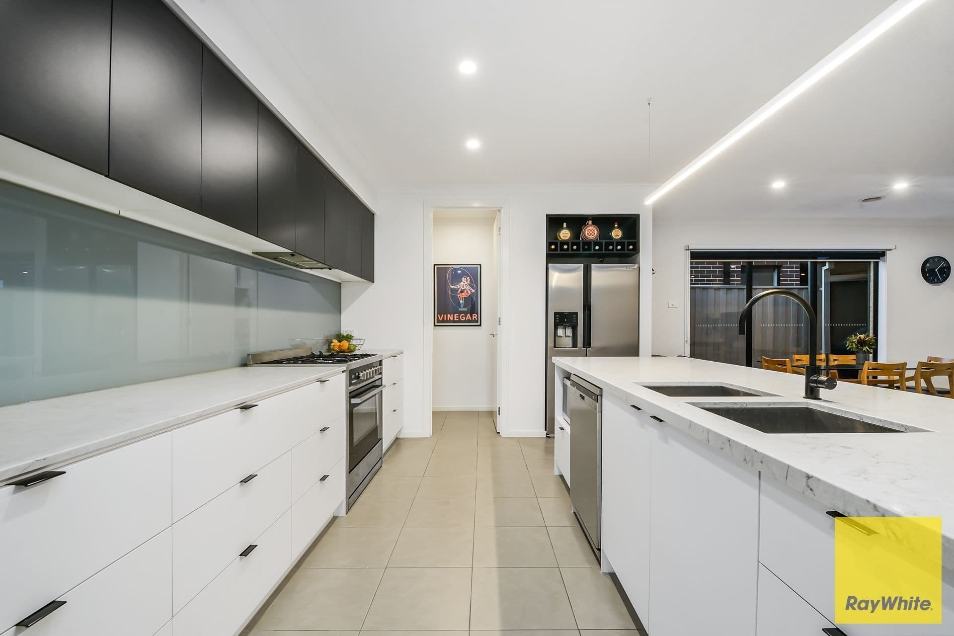 4 Bluebank Avenue, Clyde North VIC 3978, Clyde North - Thumbnail 5