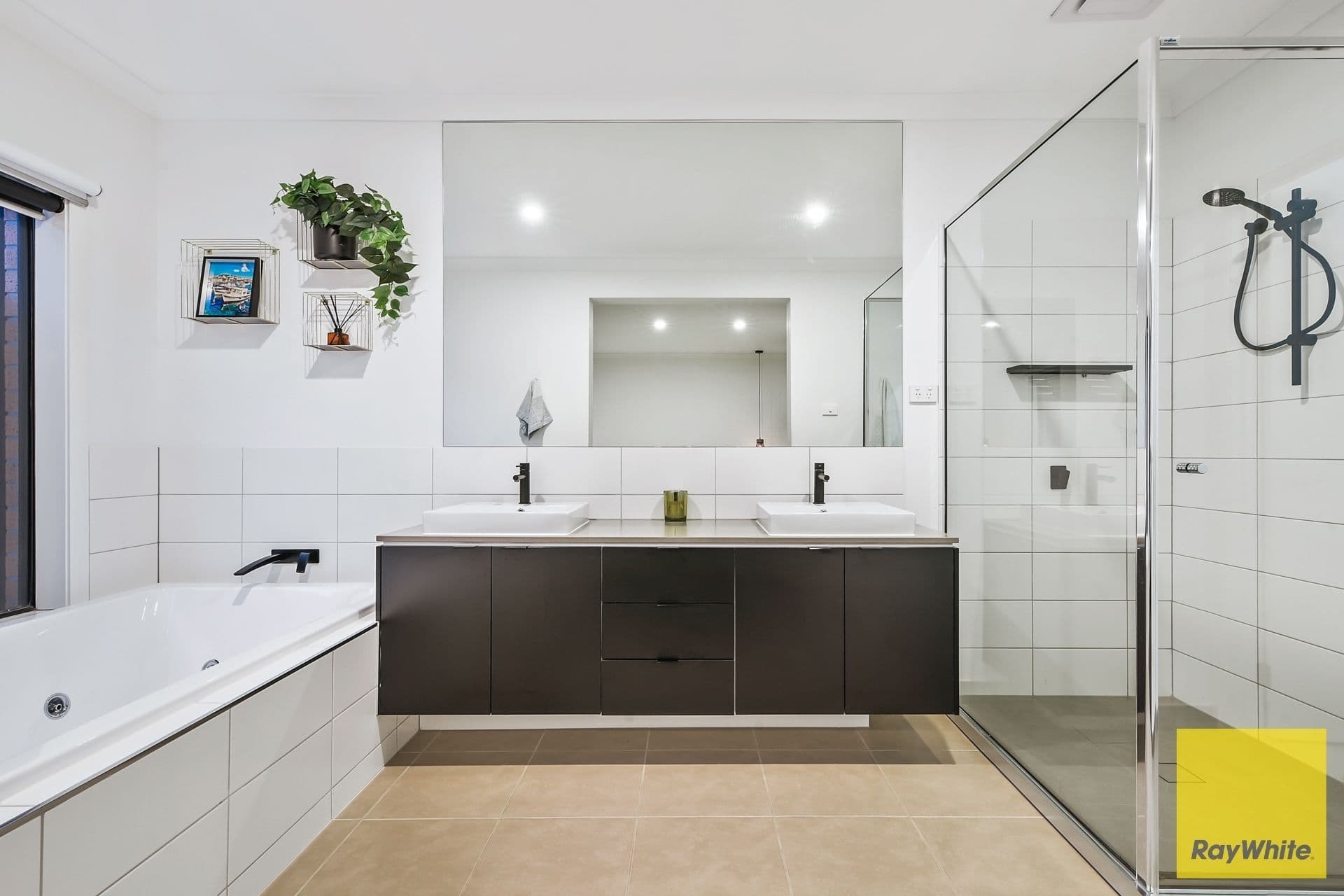 4 Bluebank Avenue, Clyde North VIC 3978, Clyde North - Thumbnail 8