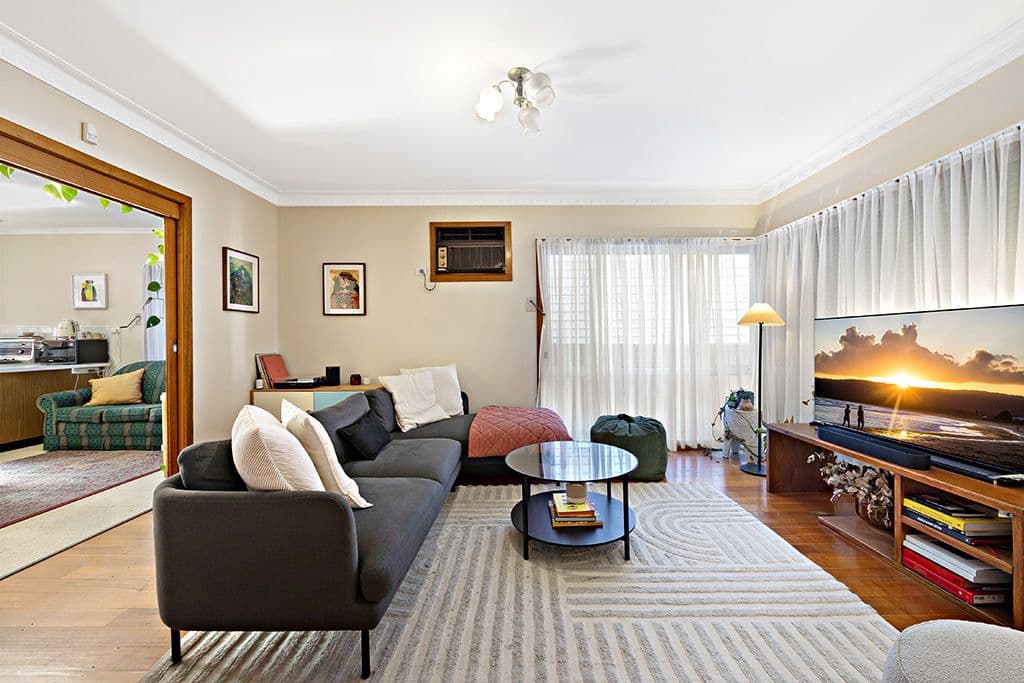 114 Paisley Street, Footscray VIC 3011, Footscray - Thumbnail 2