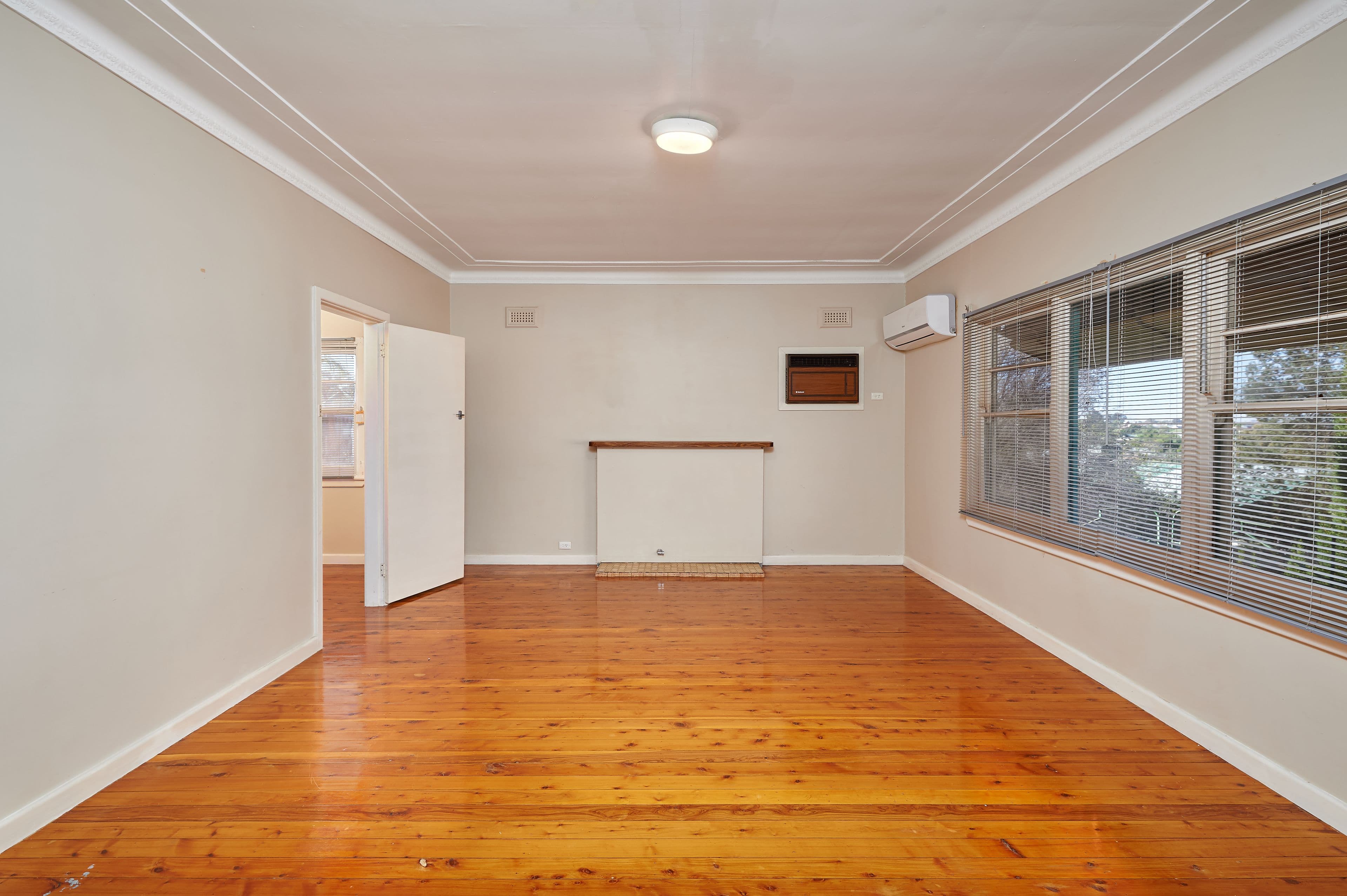 12 Kindra Crescent, Coolamon - Thumbnail 2