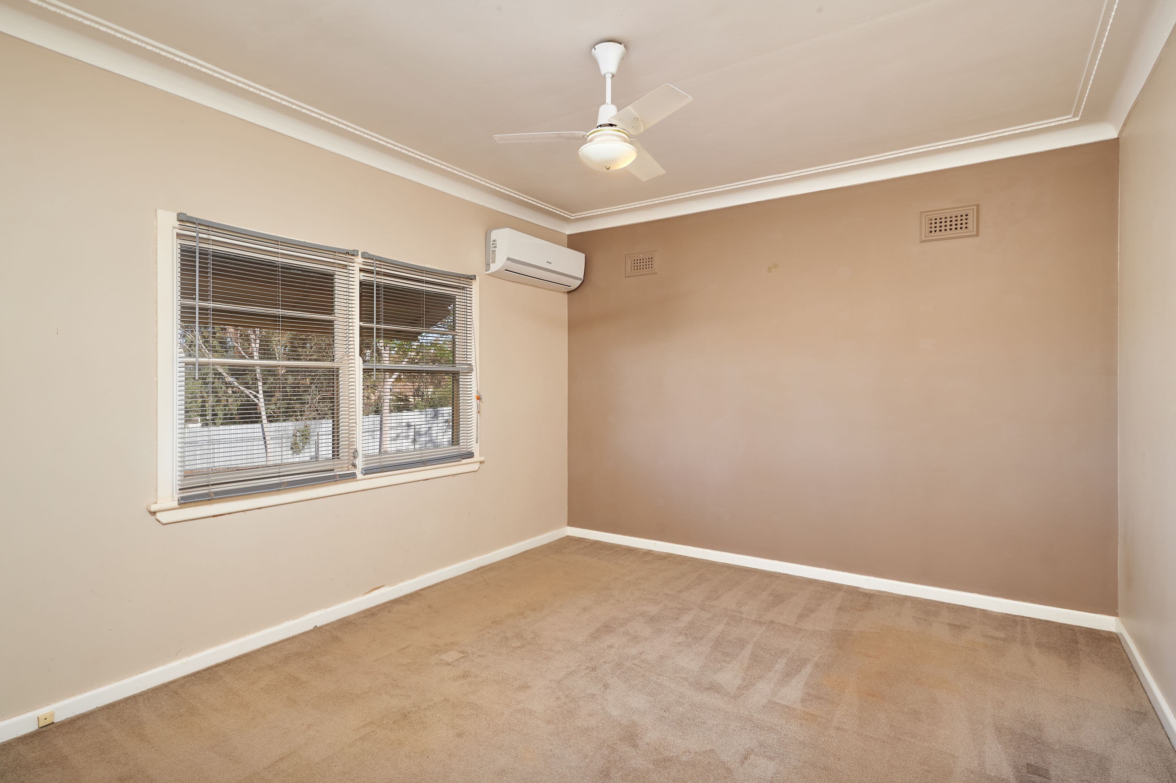 12 Kindra Crescent, Coolamon - Thumbnail 4