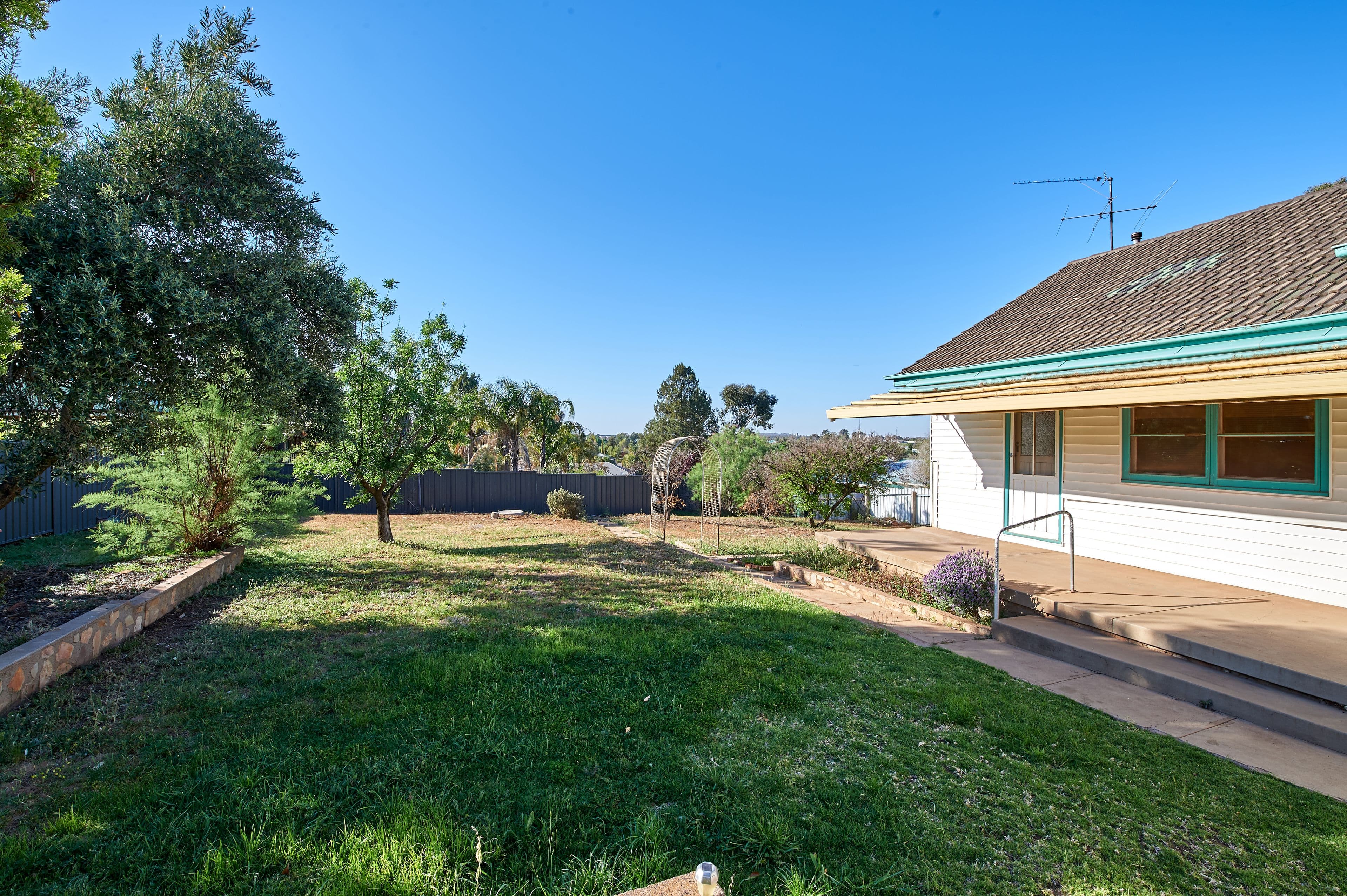 12 Kindra Crescent, Coolamon - Thumbnail 8