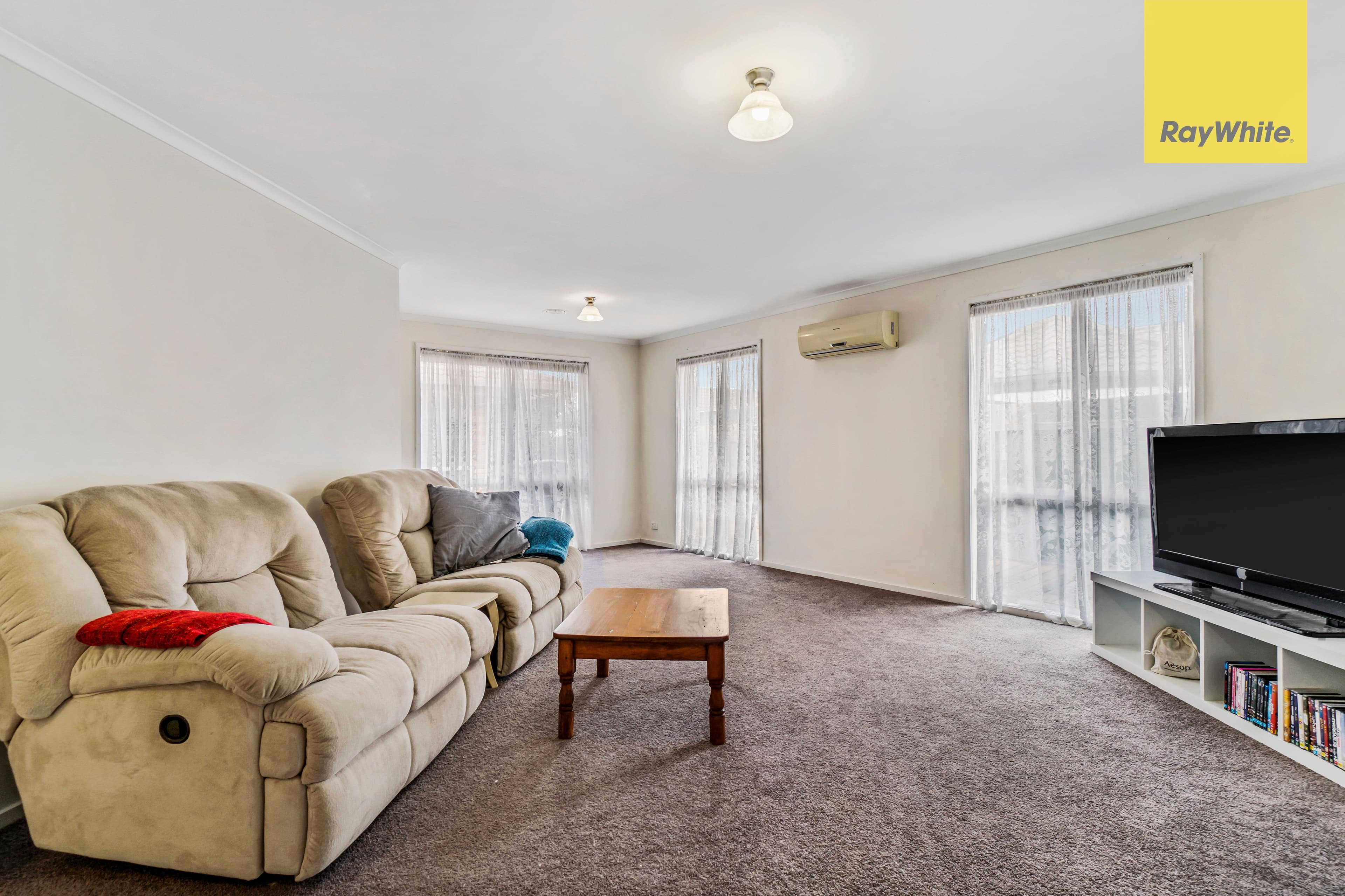 8 Ruben Drive, Sydenham VIC 3037, Sydenham - Thumbnail 2