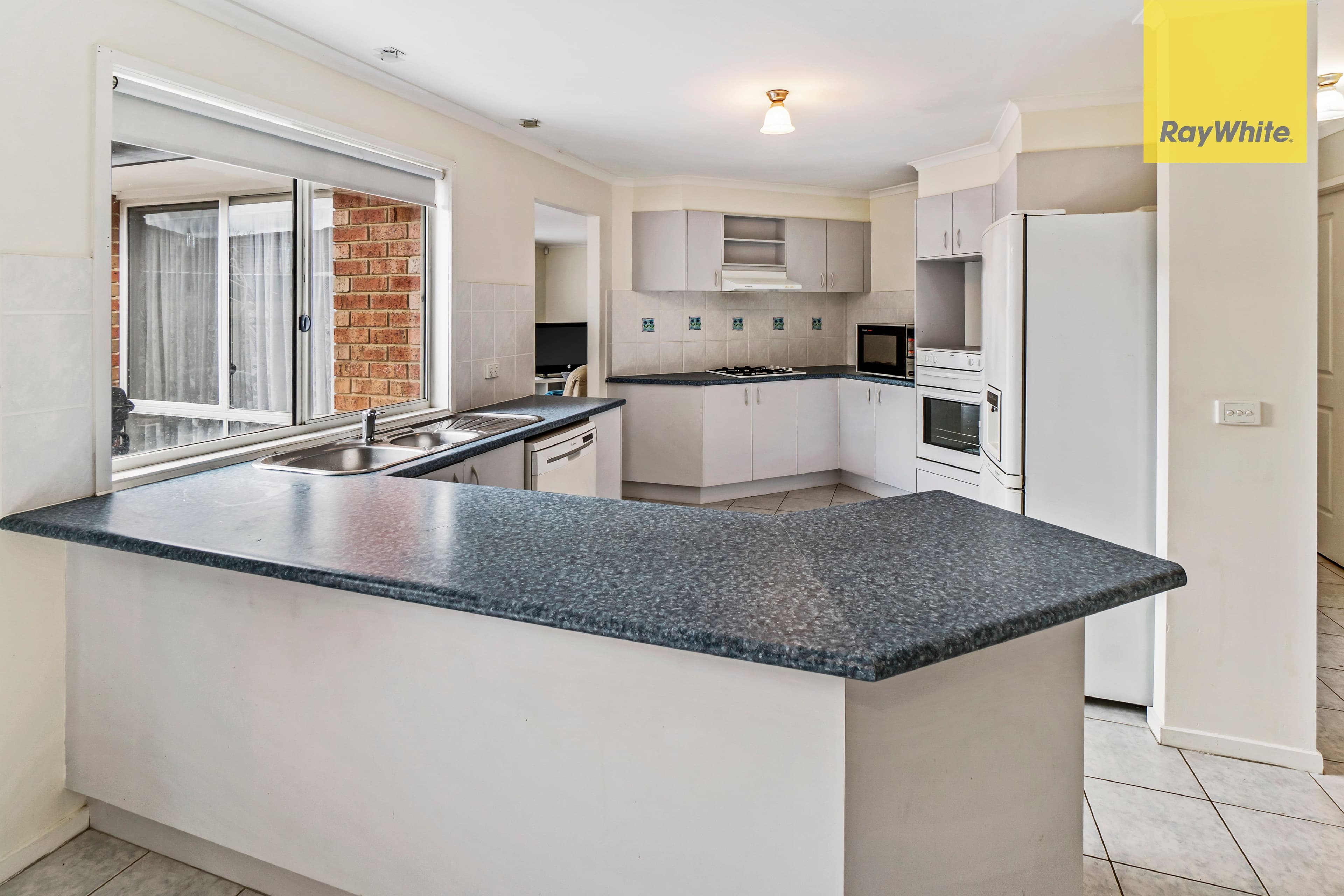 8 Ruben Drive, Sydenham VIC 3037, Sydenham - Thumbnail 3