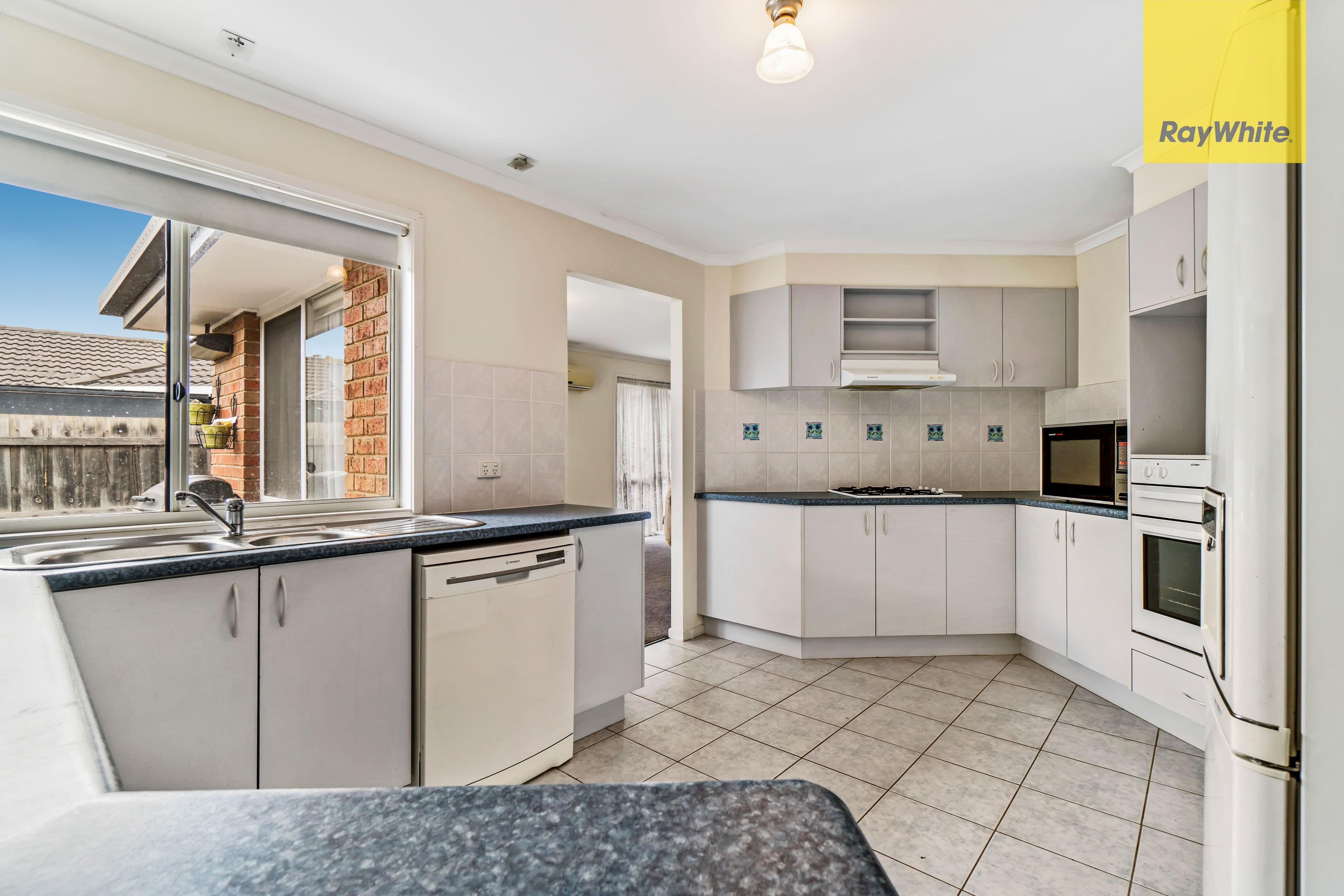 8 Ruben Drive, Sydenham VIC 3037, Sydenham - Thumbnail 4