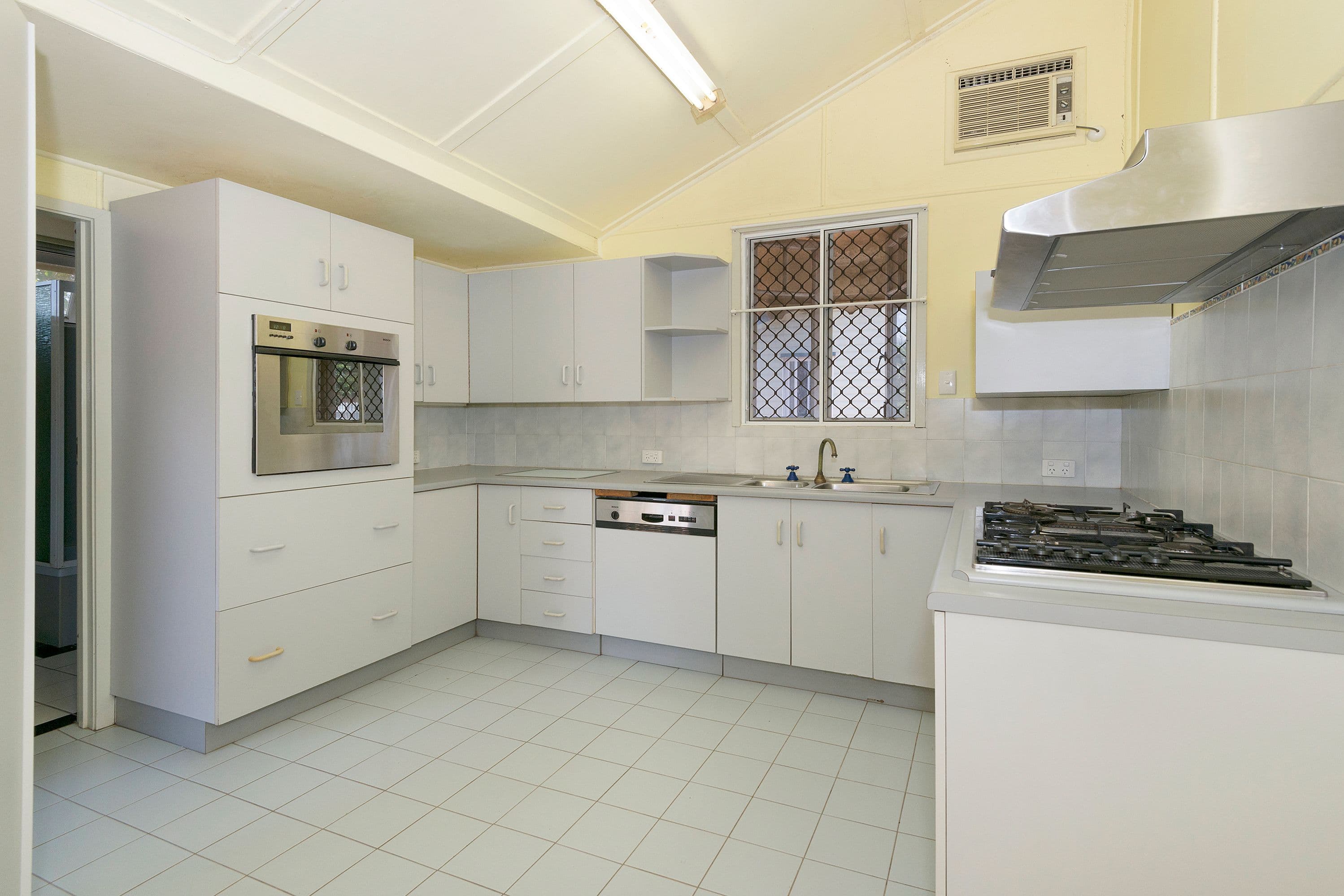 22 Stagpole Street, West End QLD 4810, West End - Thumbnail 7