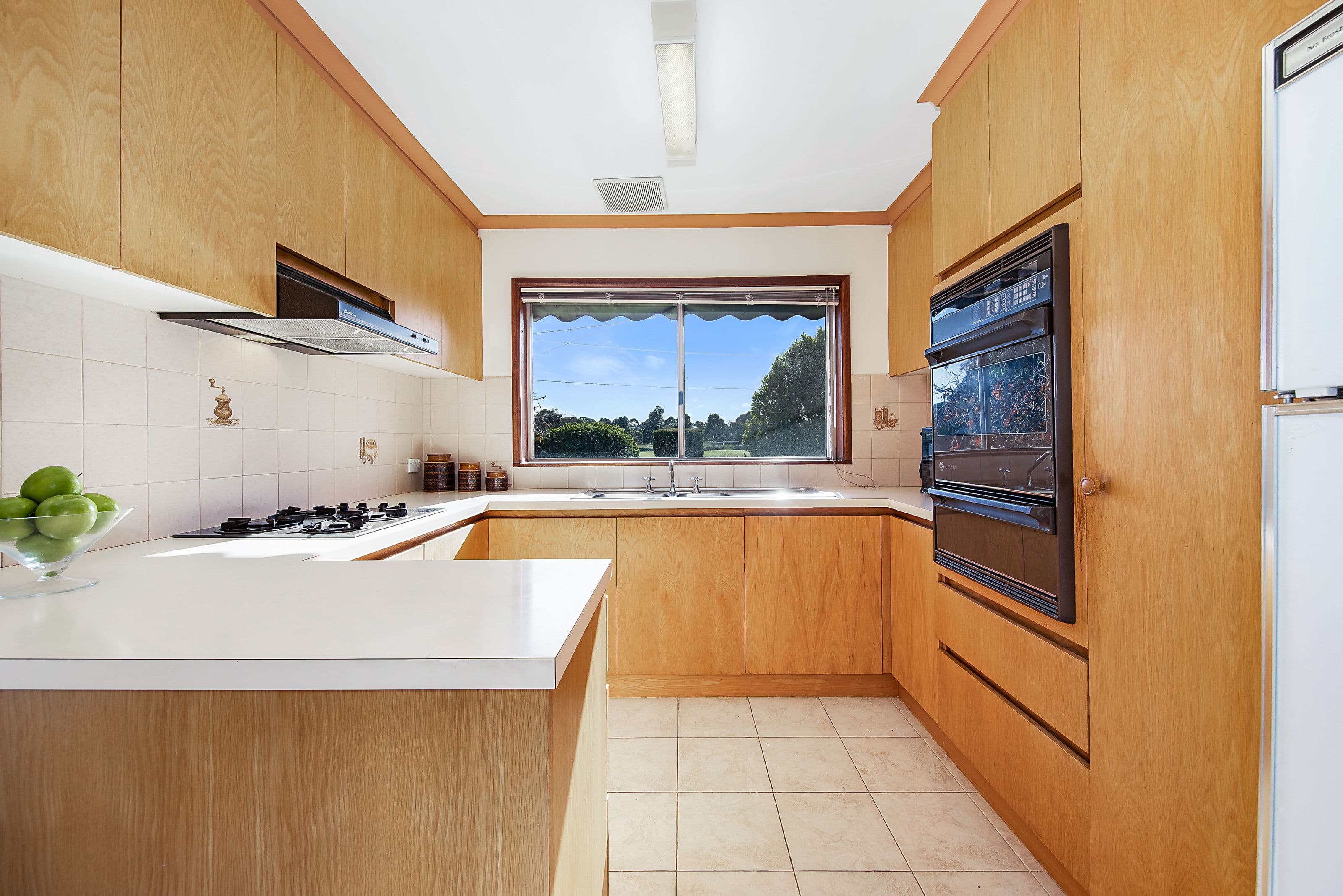 8 Madeline Street, Glen Waverley VIC 3150, Glen Waverley - Thumbnail 5