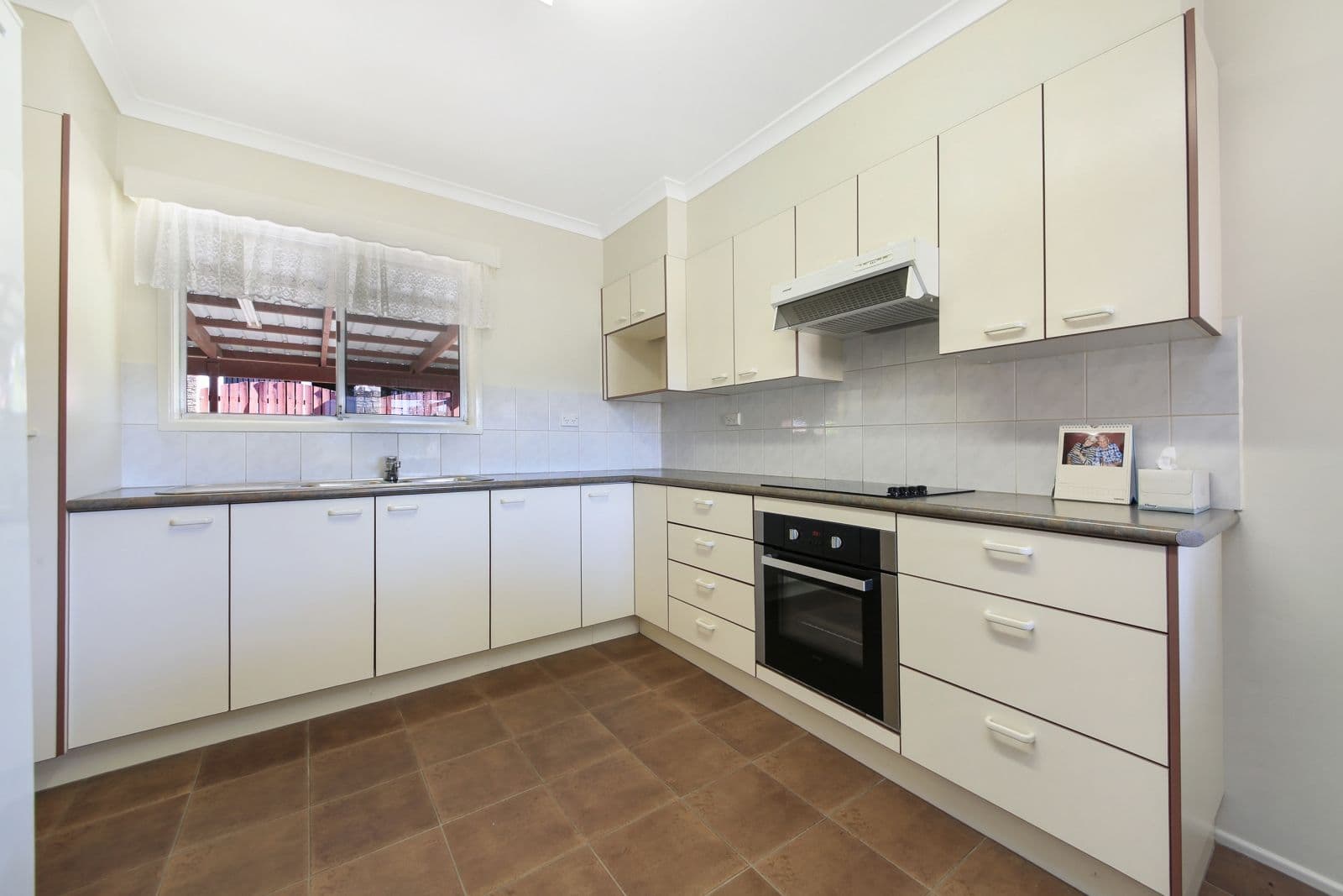 30 Geoffrey Avenue, Southport QLD 4215, Southport - Thumbnail 5