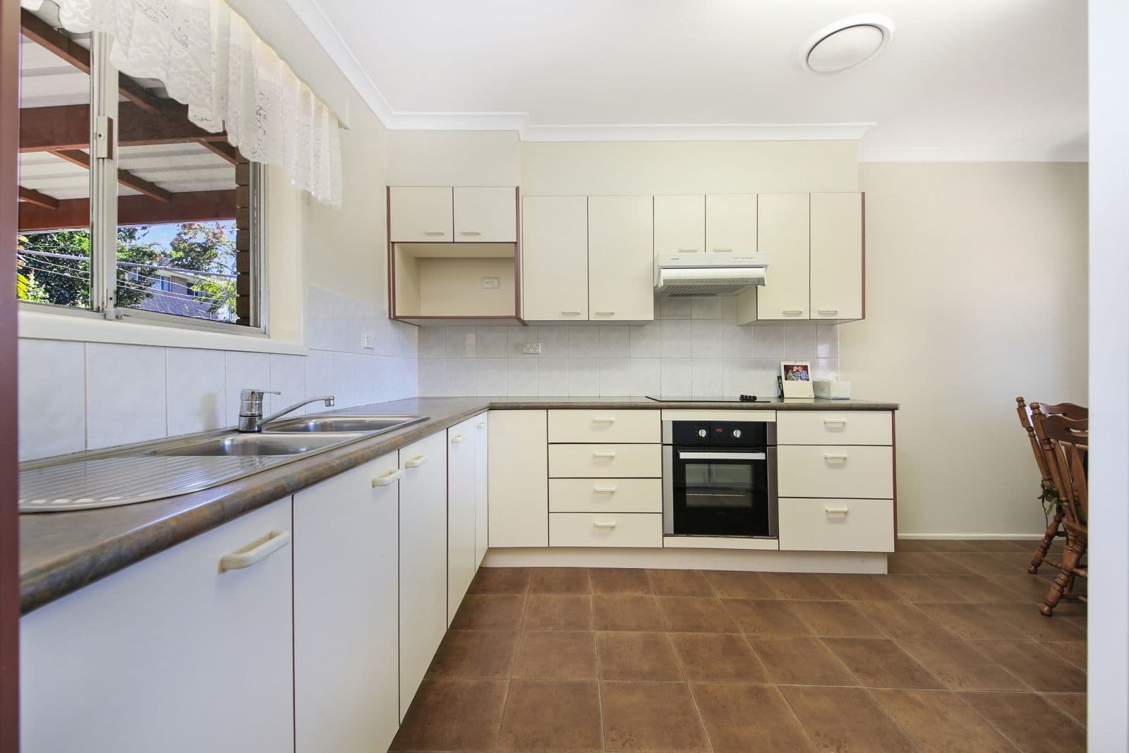 30 Geoffrey Avenue, Southport QLD 4215, Southport - Thumbnail 6