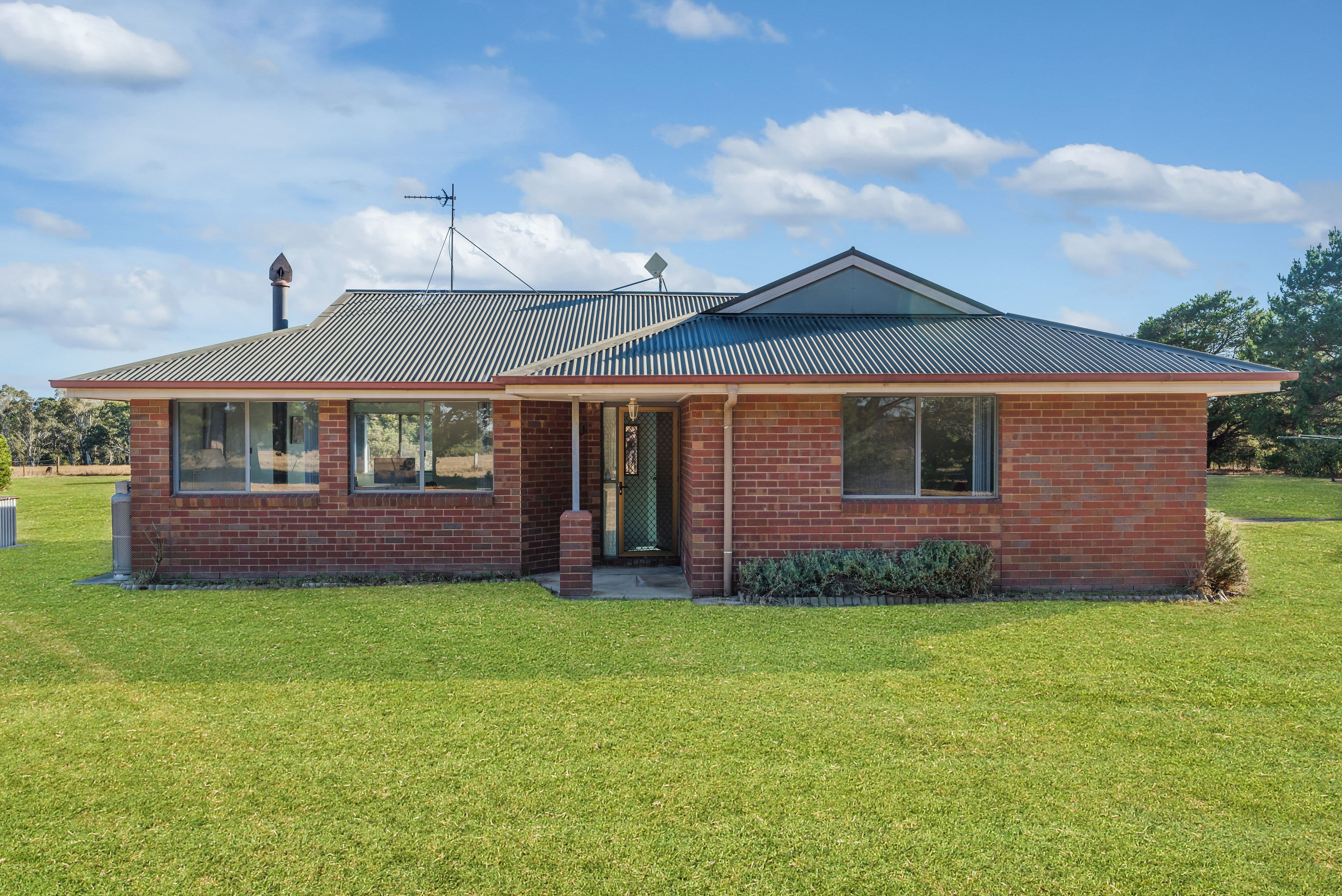 20 Torneys Lane, Elphinstone VIC 3448, Elphinstone - Thumbnail 2