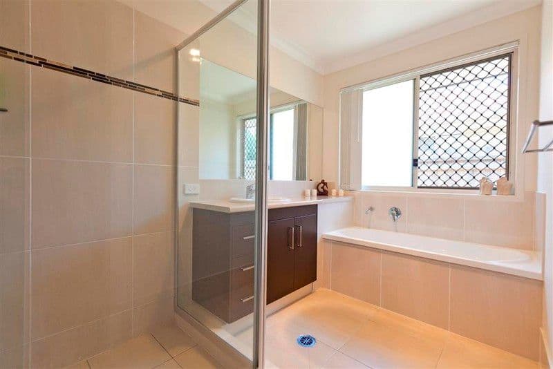 21 Janelle Court, WELLINGTON POINT QLD 4160, Wellington Point - Thumbnail 5