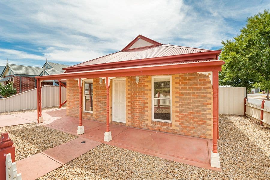 2 Heathwood Close, Craigieburn VIC 3064, Craigieburn - Thumbnail 2