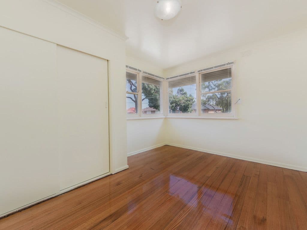 18 Glyndon Avenue, St Albans VIC 3021, St Albans - Thumbnail 2