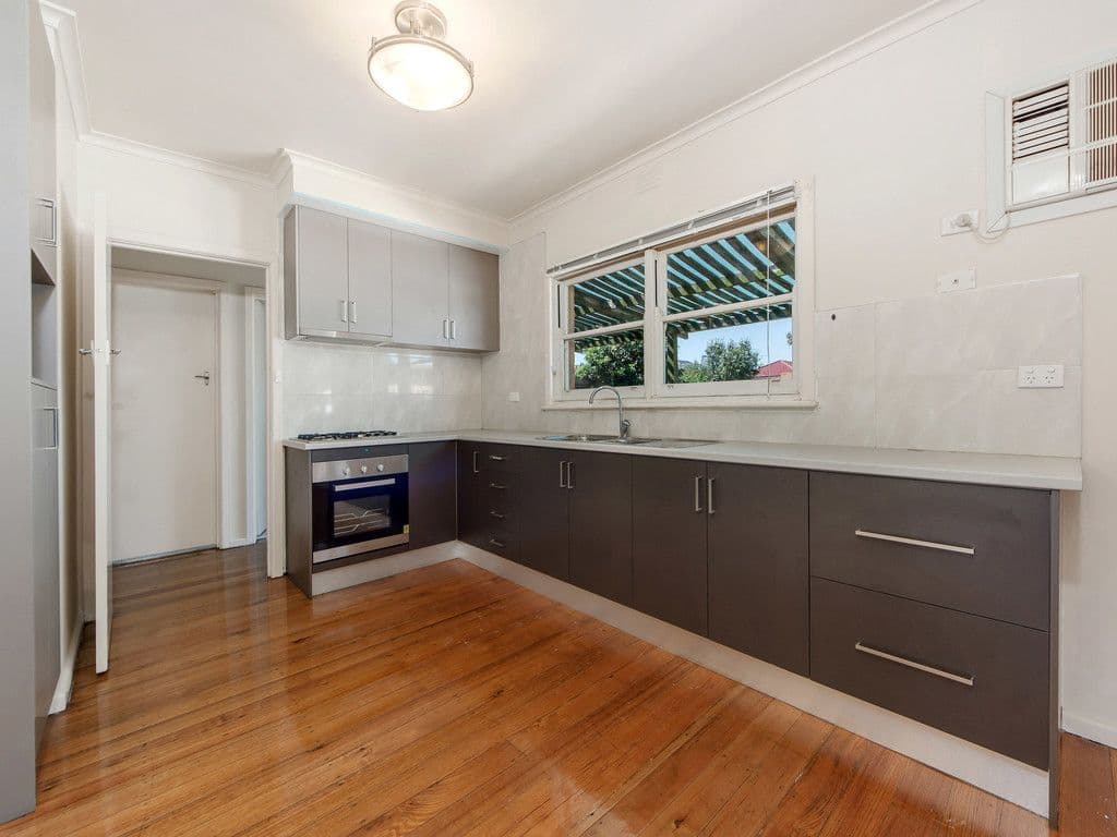 18 Glyndon Avenue, St Albans VIC 3021, St Albans - Thumbnail 4