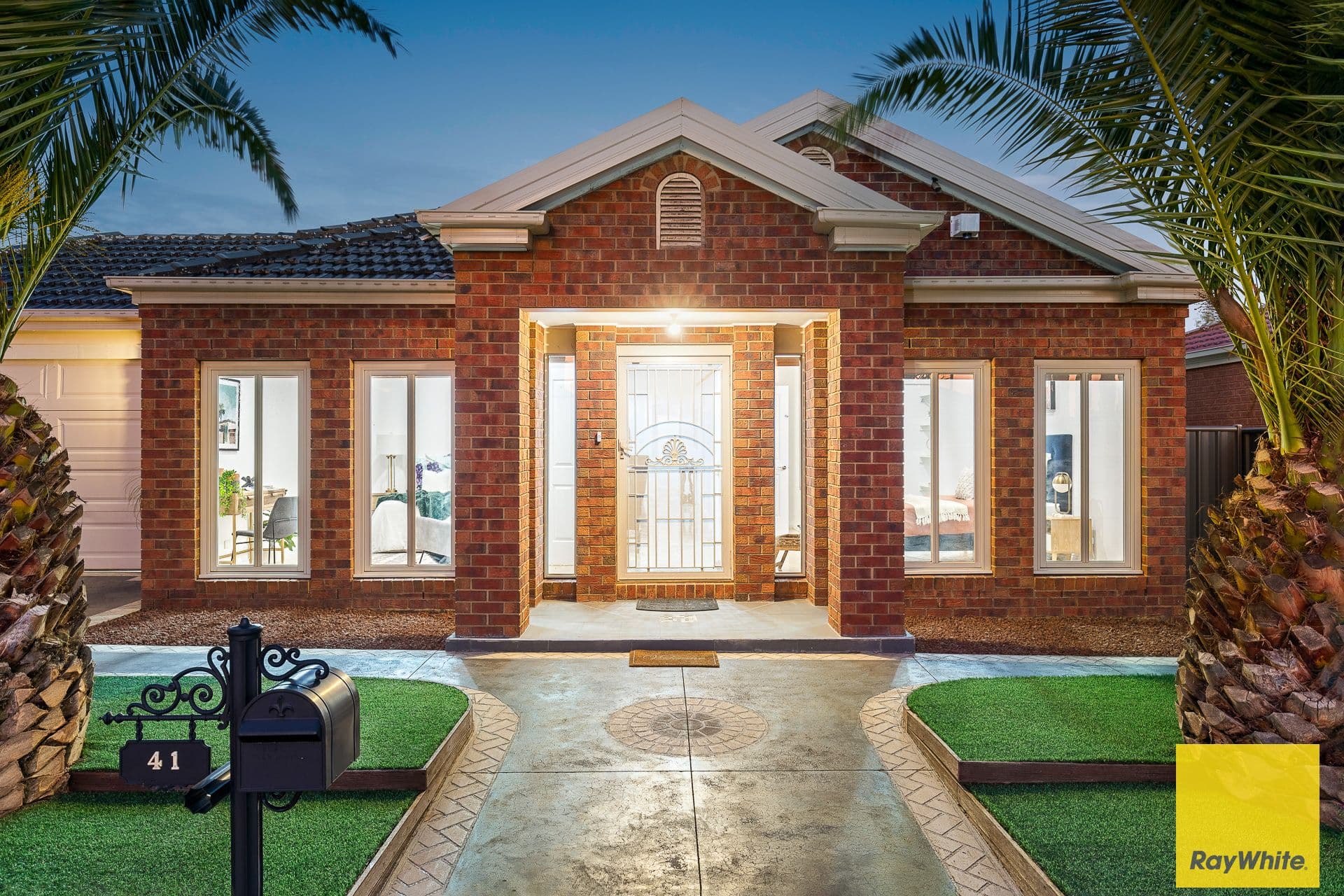 41 Dobell Crescent, Caroline Springs VIC 3023, Caroline Springs - Thumbnail 2