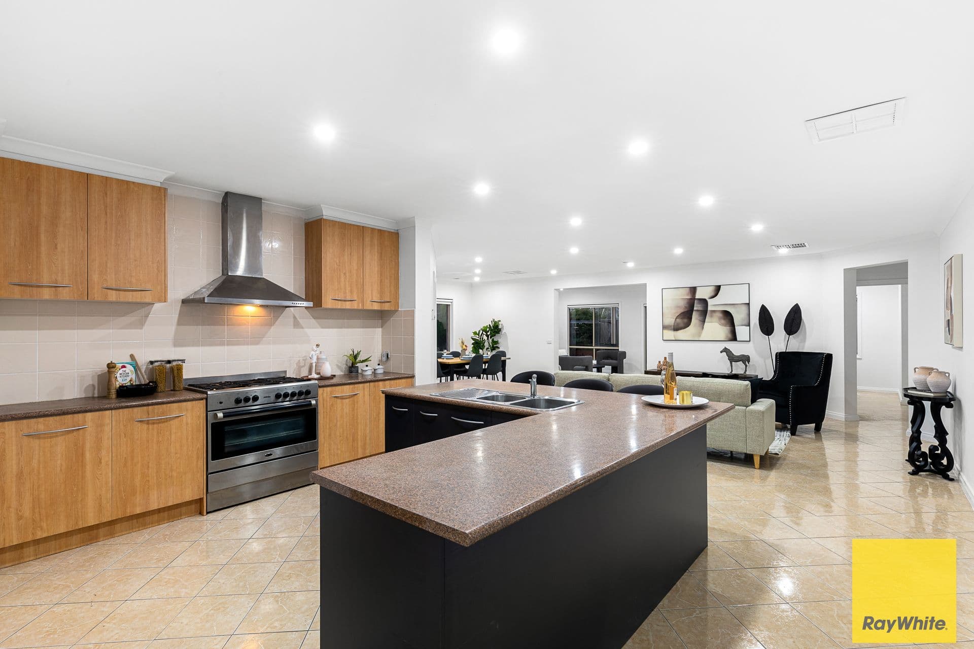 41 Dobell Crescent, Caroline Springs VIC 3023, Caroline Springs - Thumbnail 5