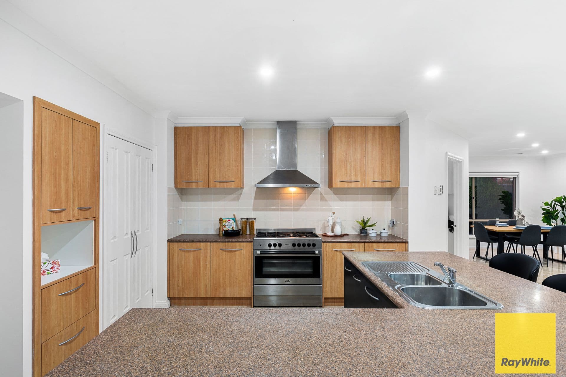 41 Dobell Crescent, Caroline Springs VIC 3023, Caroline Springs - Thumbnail 6