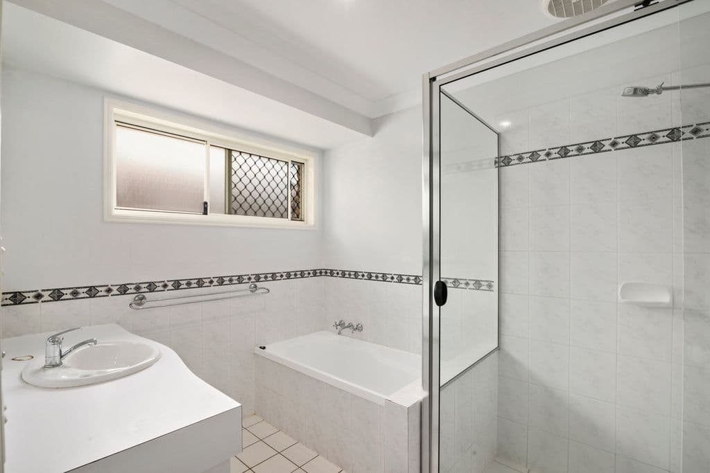 20 Hibertia Avenue, Elanora QLD 4221, Elanora - Thumbnail 7