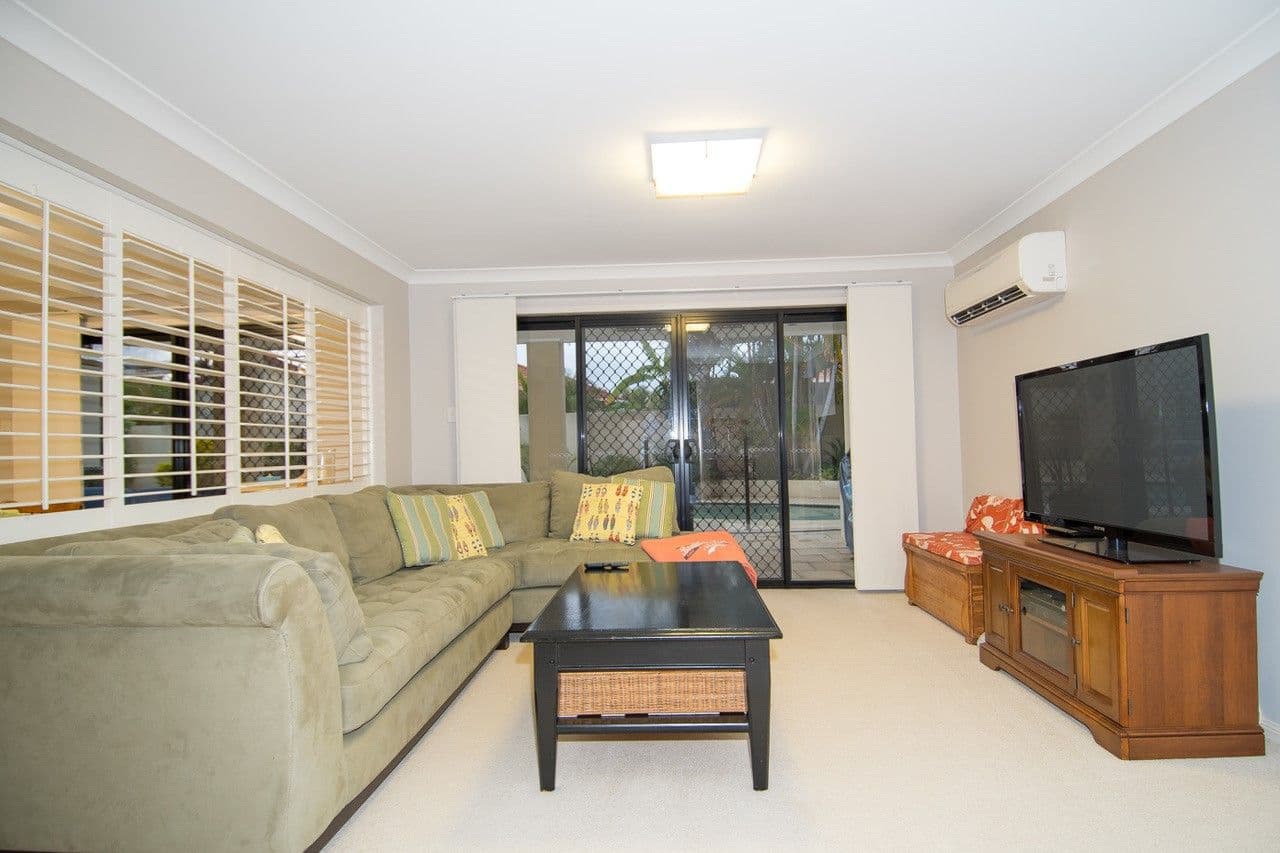 8 Maltravers Drive, Arundel QLD 4214, Arundel - Thumbnail 3